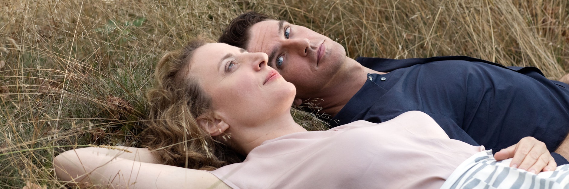 Maren Eggert als Alma und Dan Stevens als Tom in einer Szene des Films „Ich bin dein Mensch“. Die deutsche Tragikomödie hat es nicht in die Oscar-Endrunde geschafft.