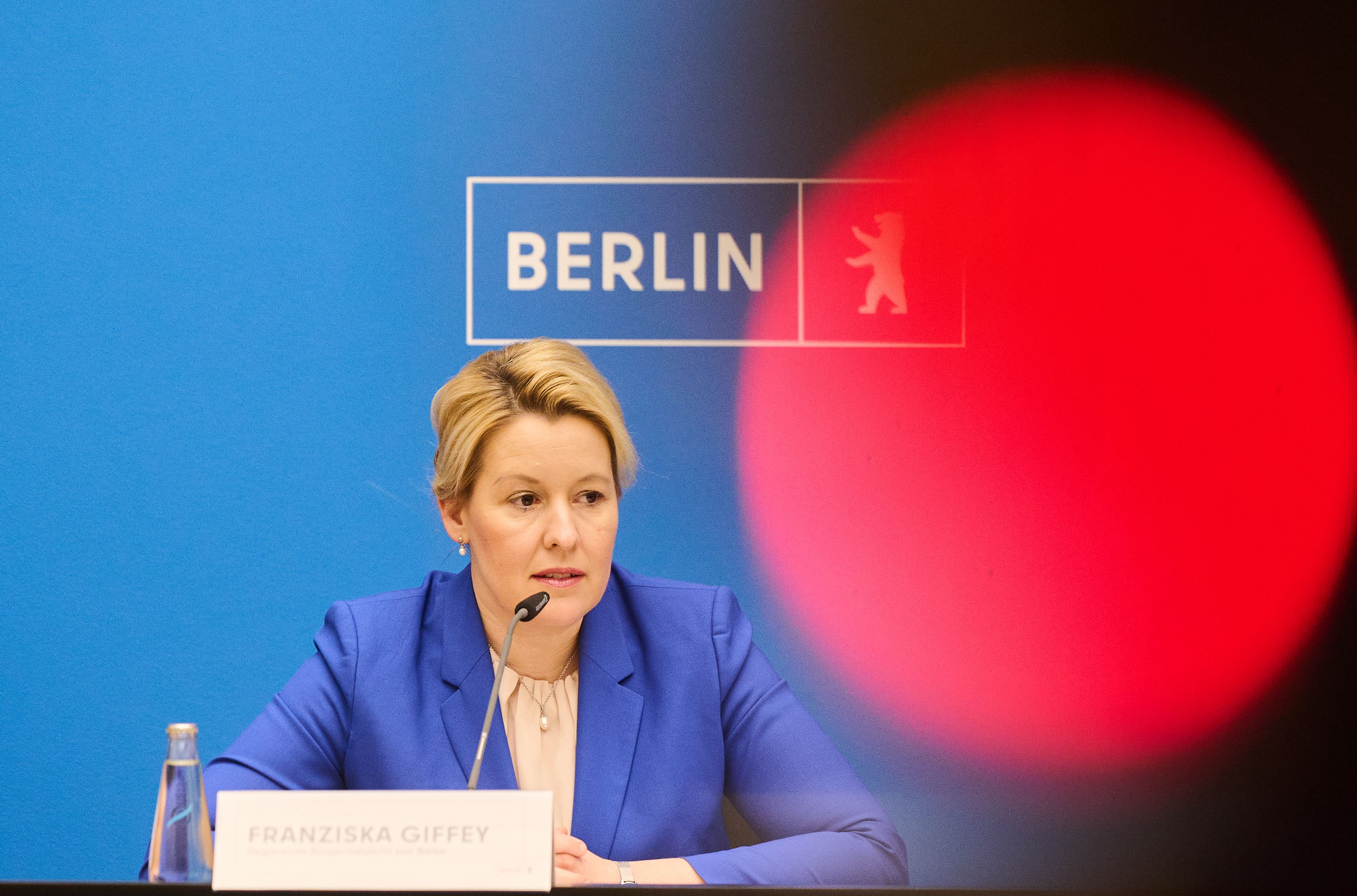 Franziska Giffey: Berlin hält an der Impfpflicht für medizinisches Personal fest