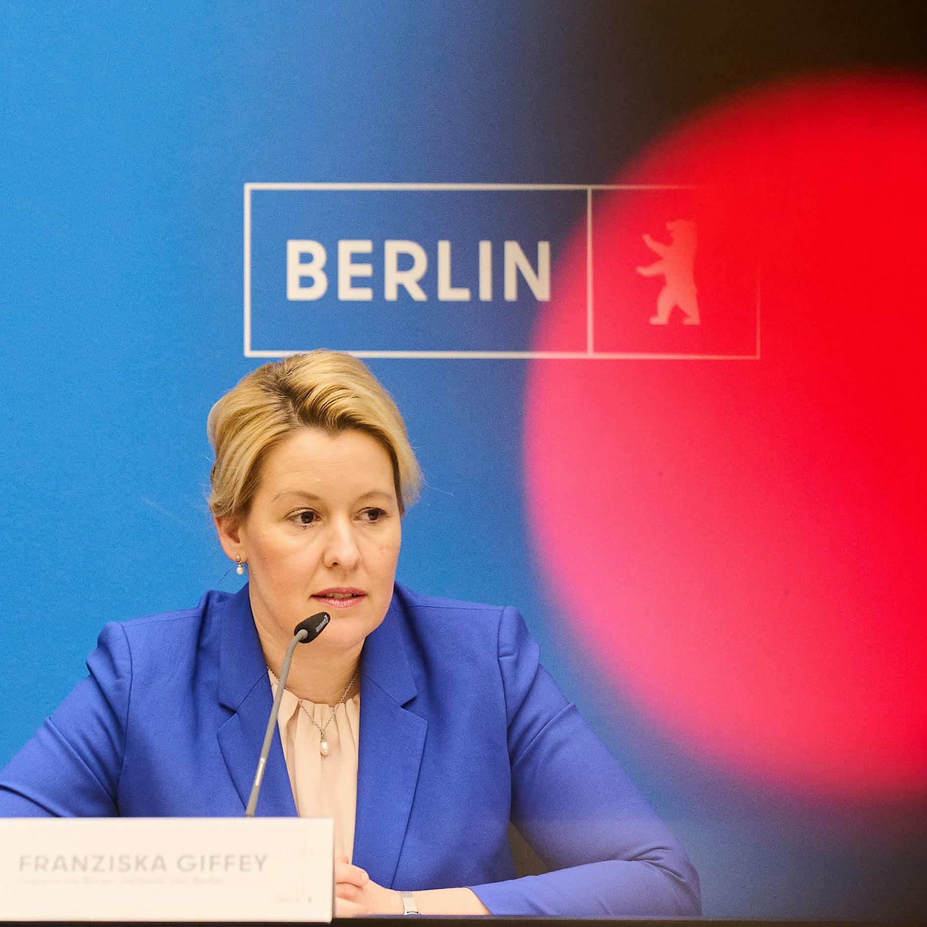 Franziska Giffey: Berlin hält an der Impfpflicht für medizinisches Personal fest