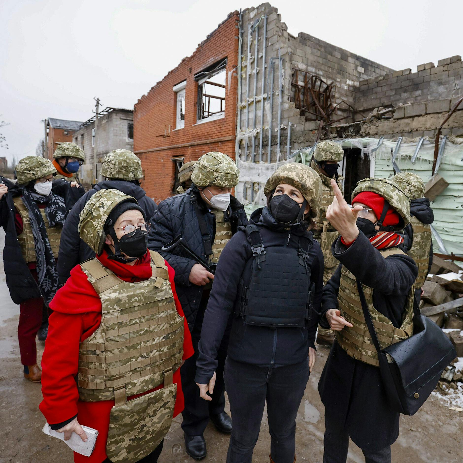 Russland-Ukraine-Krise: Annalena Baerbock geht Krieg gucken