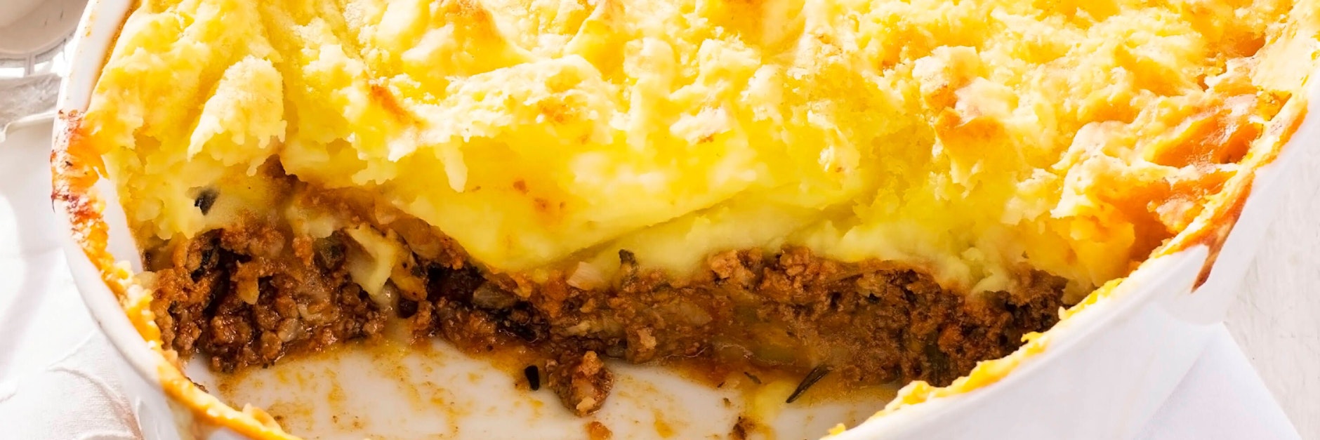 Geniales Rezept: Auflauf aus würzig angebratenem Hackfleisch mit Kartoffelpüree ist ein echter Genuss.