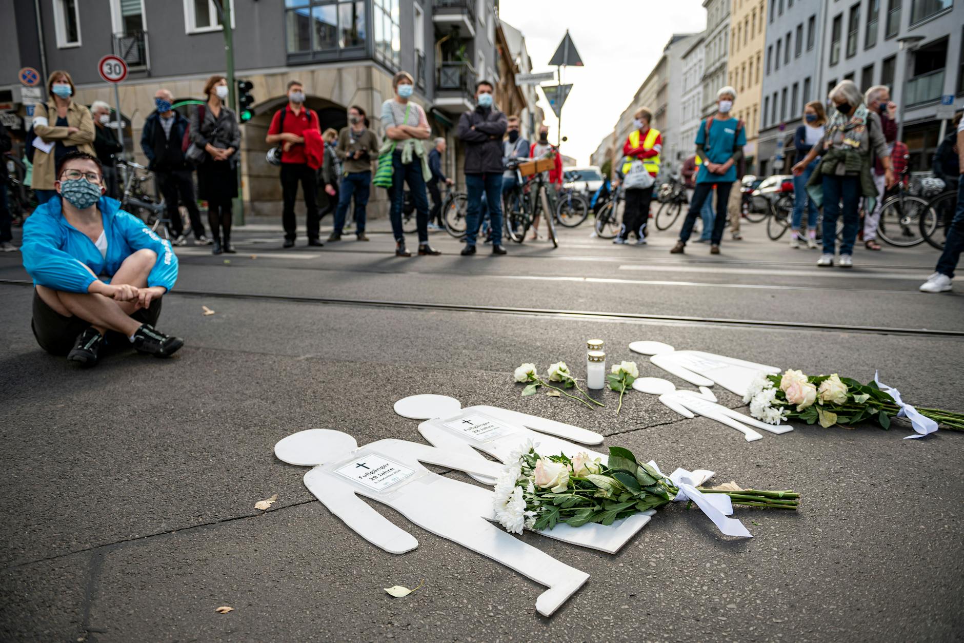Mahnwache für die vier Menschen, die bei dem Unfall in der Invalidenstraße getötet wurden
