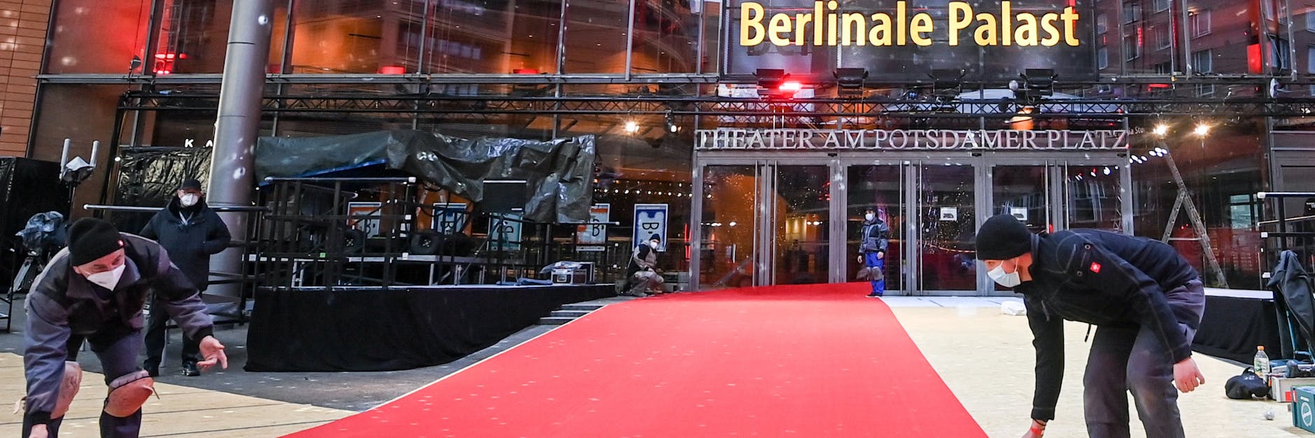 Der rote Teppich liegt schon mal! Die 72. Internationalen Filmfestspiele finden trotz steigender Corona-Infektionen vom 10. bis 20. Februar 2022 statt.