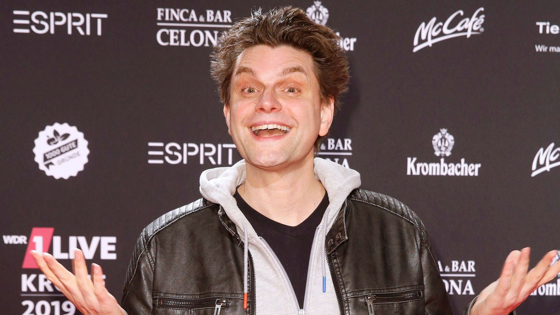 Auf Twitter fordern zahlreiche User, dass Lutz van der Horst Nachfolger von Daniel Hartwich beim Dschungelcamp wird.