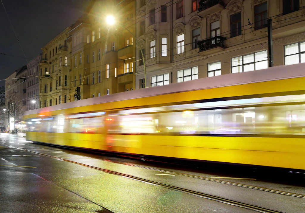 Berlin: Sechs Fahrgäste schlagen Jugendliche krankenhausreif