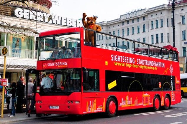 The hop-on hop-off bus tours allow you to pause at 21 stops and continue the tour later.