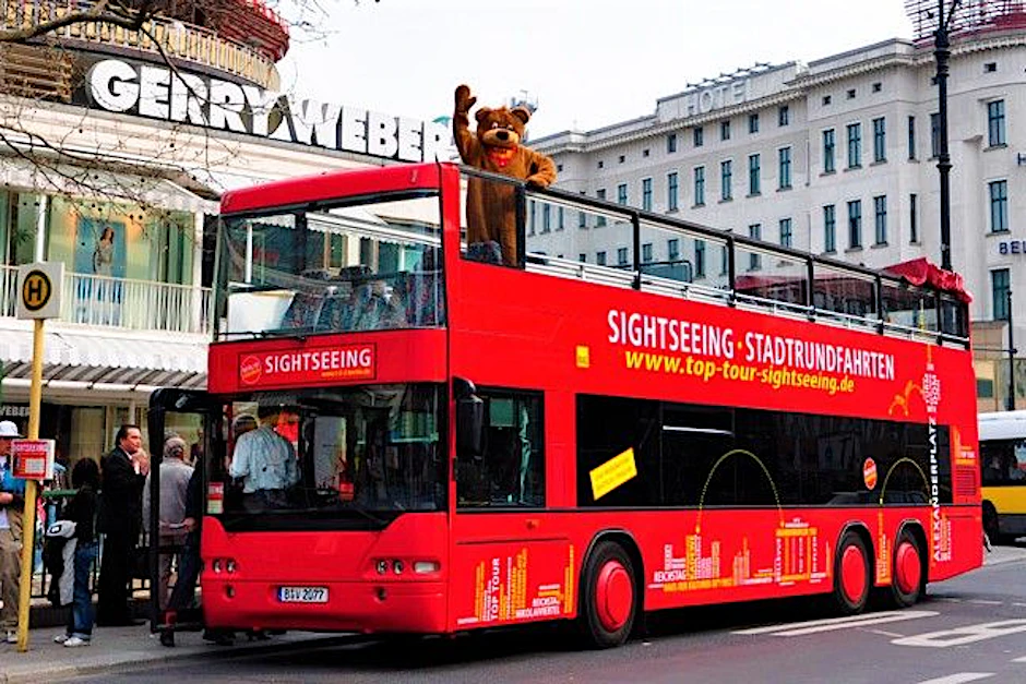 The hop-on hop-off bus tours allow you to pause at 21 stops and continue the tour later.