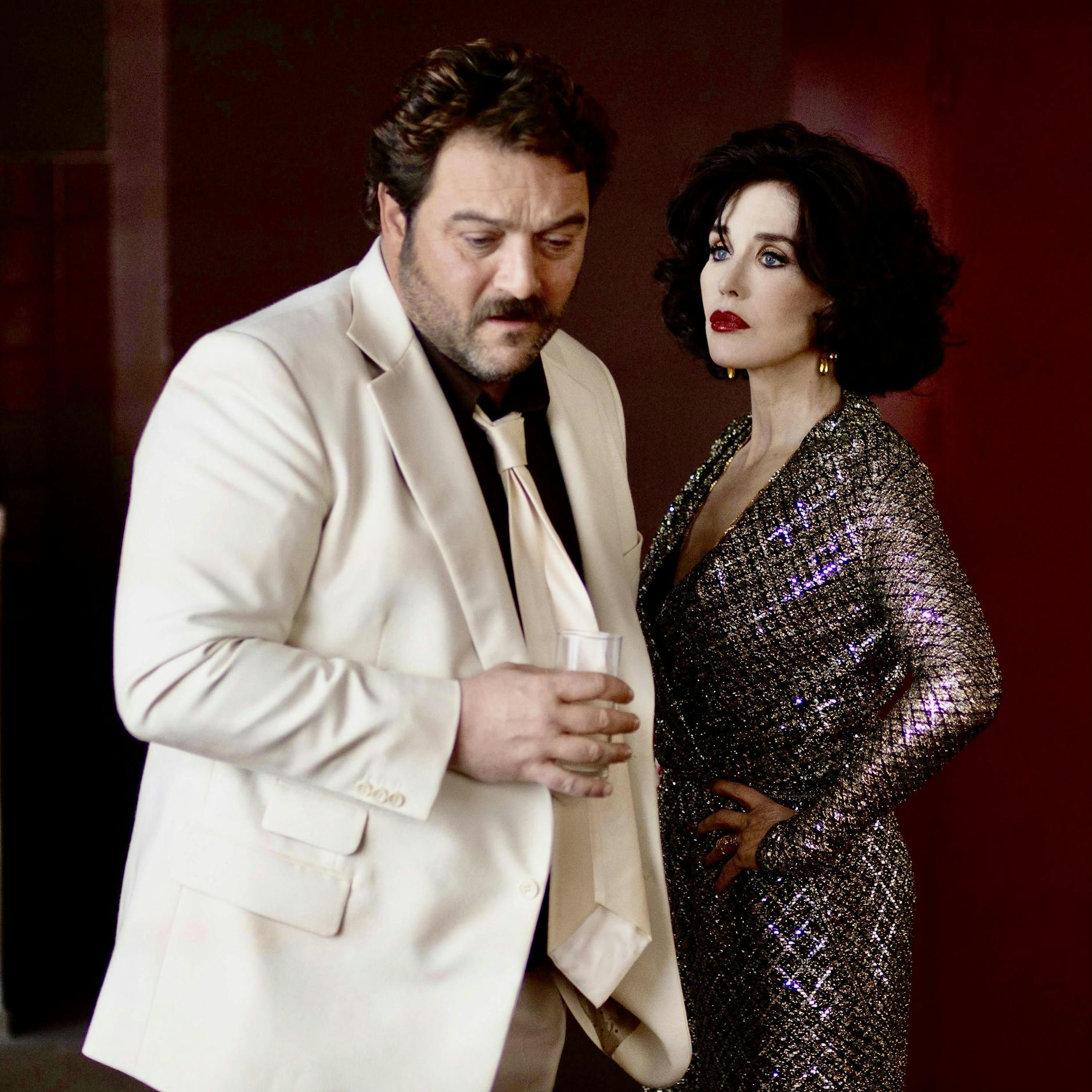 Denis Ménochet und Isabelle Adjani in einer Szene aus dem Film „Peter von Kant“.