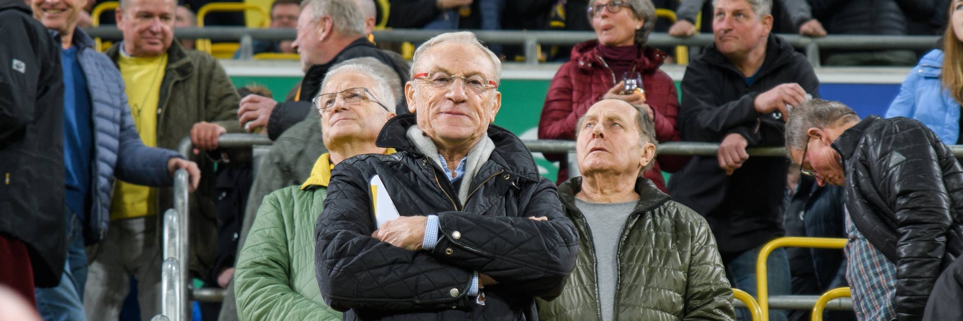 Dresdens Ehrenspielführer Eduard „Ede“ Geyer verfolgt auch heute noch den Fußball im Osten gerne live im Stadion.
