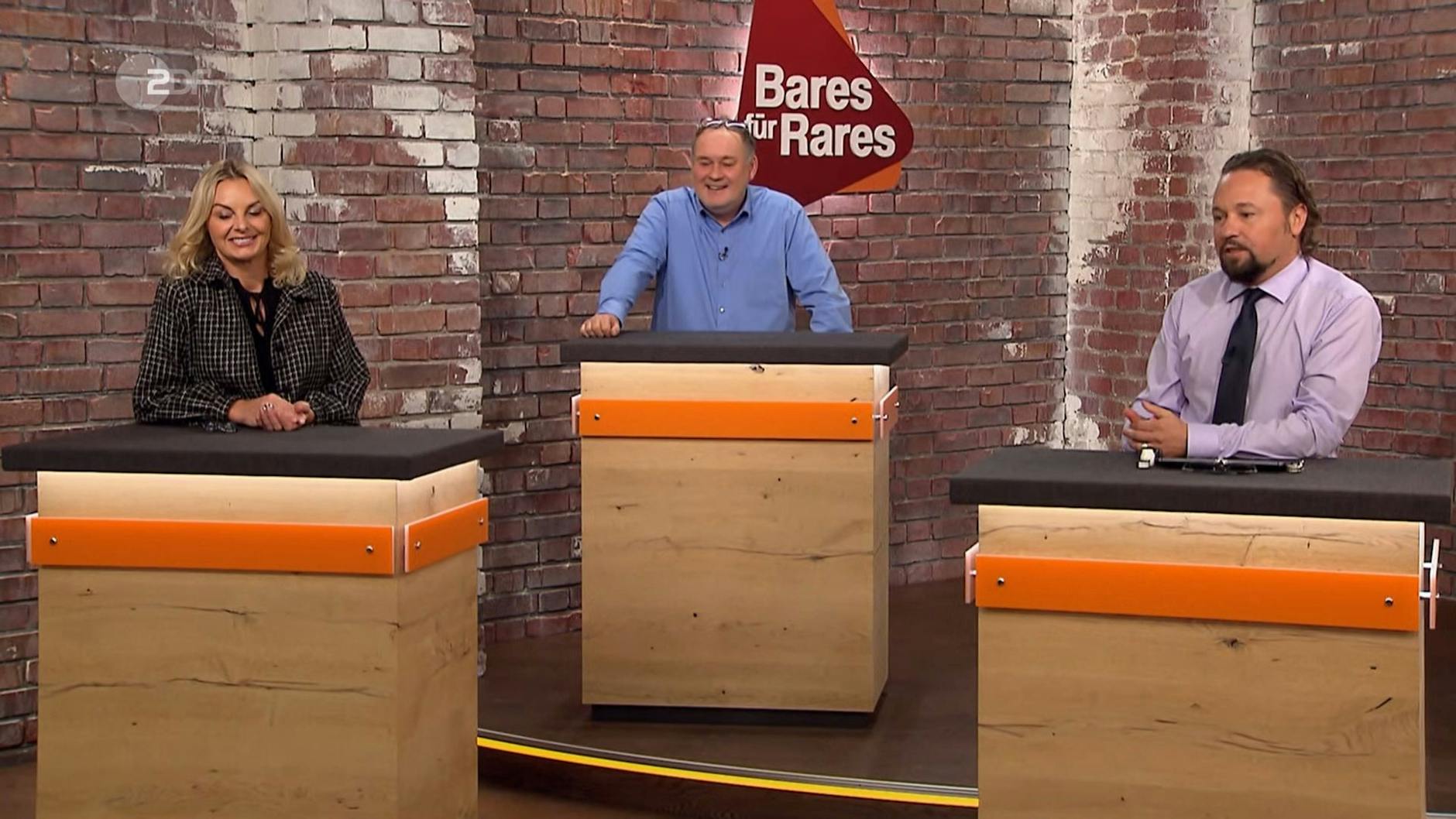 Lassen es angesichts des alten Zeitmessers so richtig krachen: Susanne Steiger, Walter Lehnertz und Wolfgang Pauritsch (v. l.)