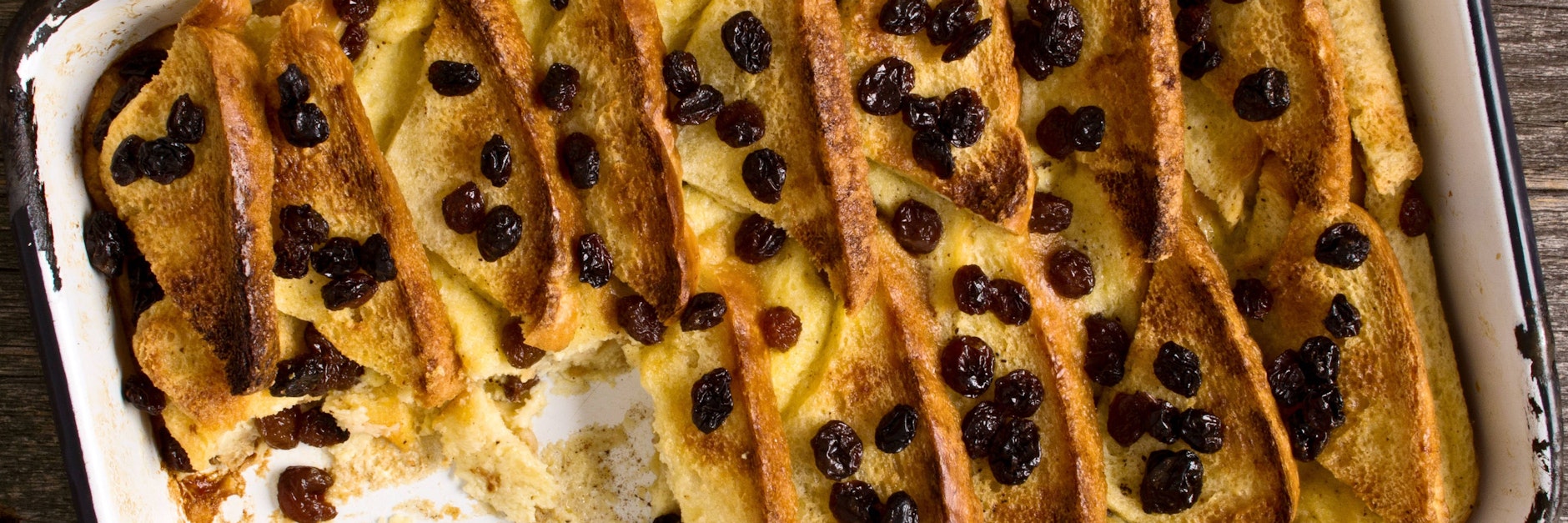 Der süße Brotauflauf schmeckt einfach köstlich - und ist sehr schnell zubereitet.