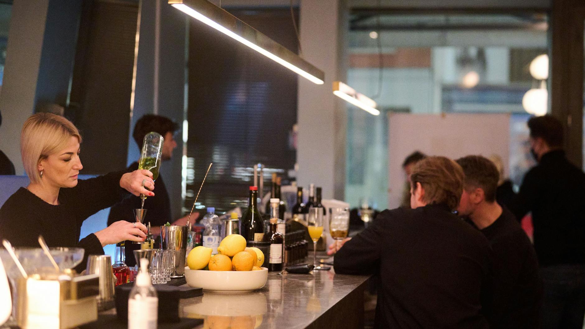 Bars und Restaurants haben unter 2G-plus-Bedingungen geöffnet (Symbolbild).