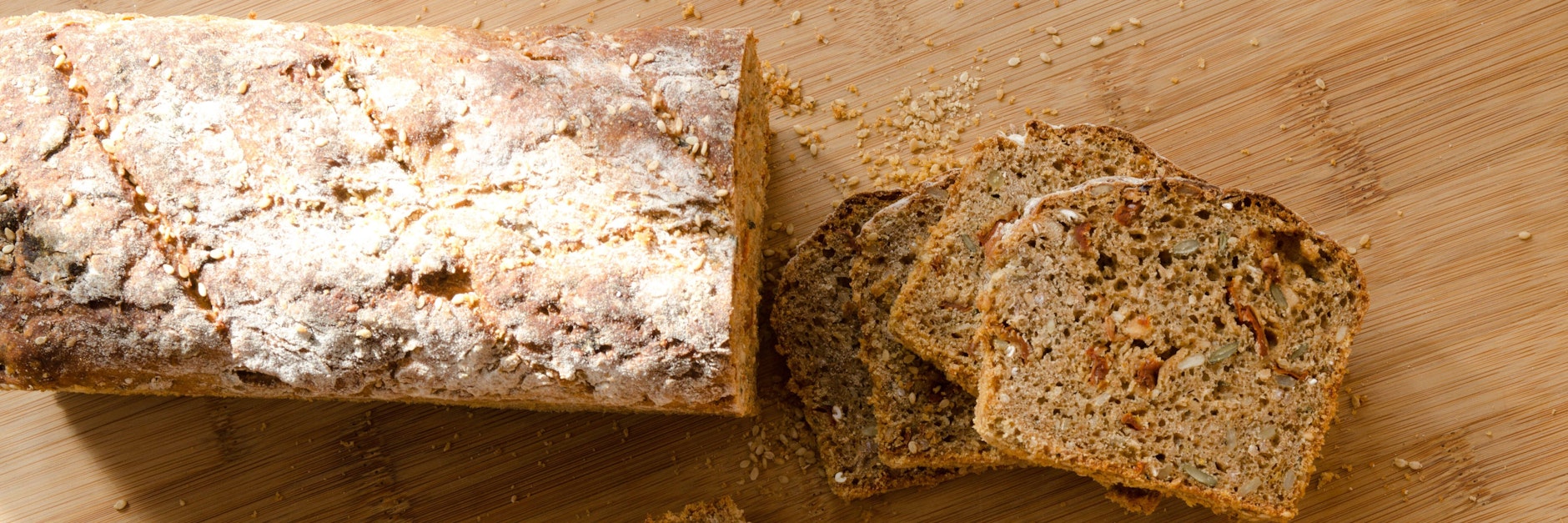 Leckeres Brot kann man zu Hause auch ohne Gehzeit ganz schnell selbst machen. Wir verraten das Rezept.
