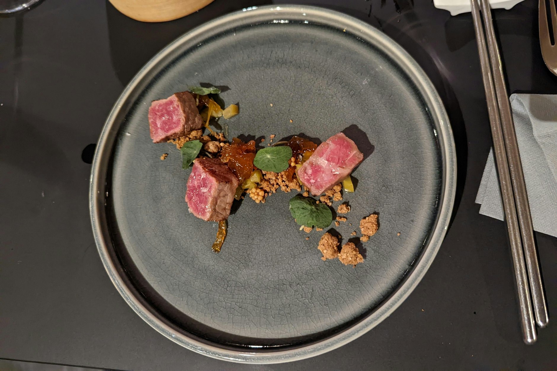 Das Vogelsberger Wagyu ist buttig-aromatisch, wird aber leider etwas zu kalt serviert.