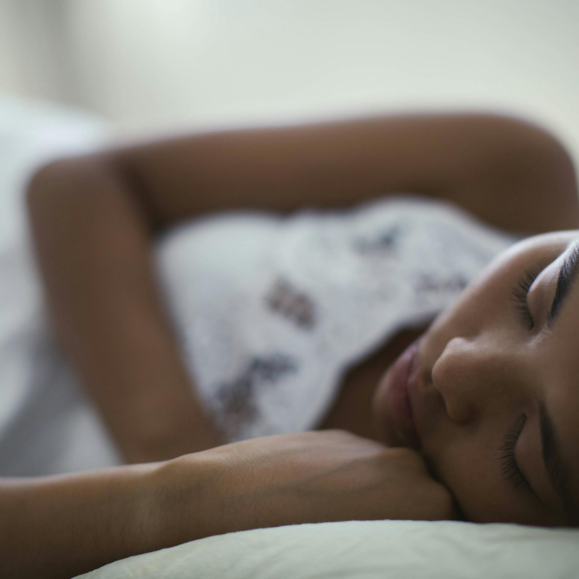 Studie: Längerer Schlaf kann beim Abnehmen helfen