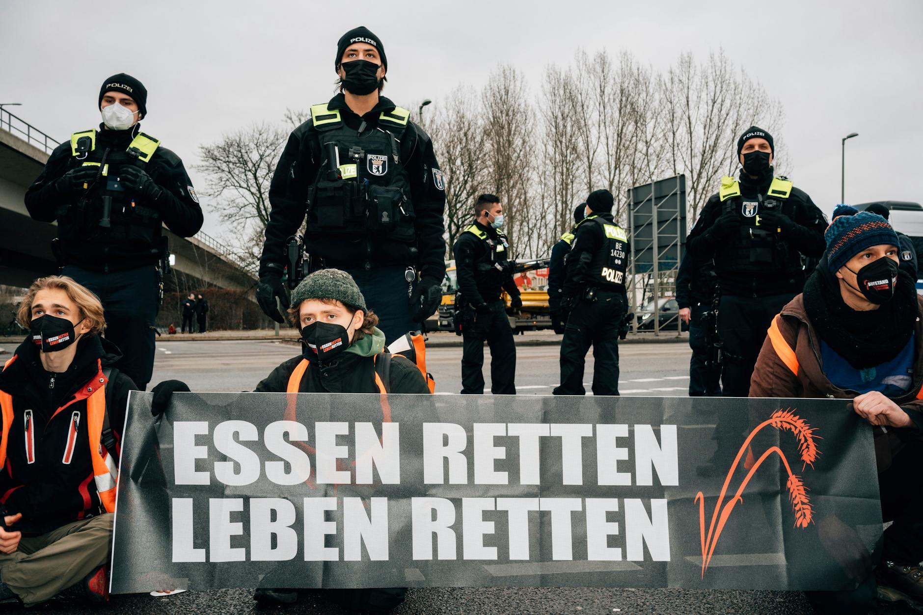 Ernste Mienen, pedantische Vorbereitung: Die Klimaaktivisten der „Letzten Generation“ überlassen nichts dem Zufall.