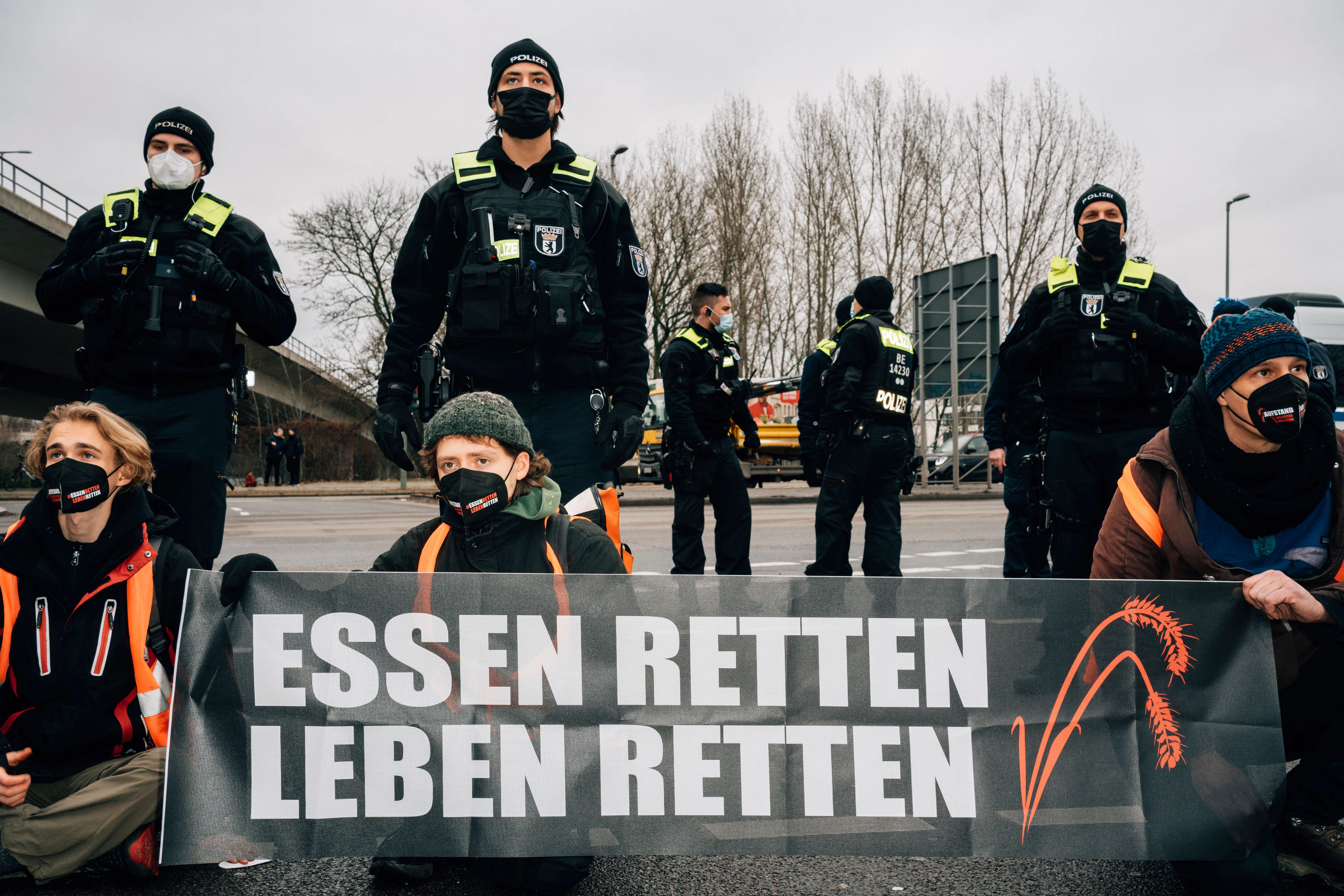 Ernste Mienen, pedantische Vorbereitung: Die Klimaaktivisten der „Letzten Generation“ überlassen nichts dem Zufall.