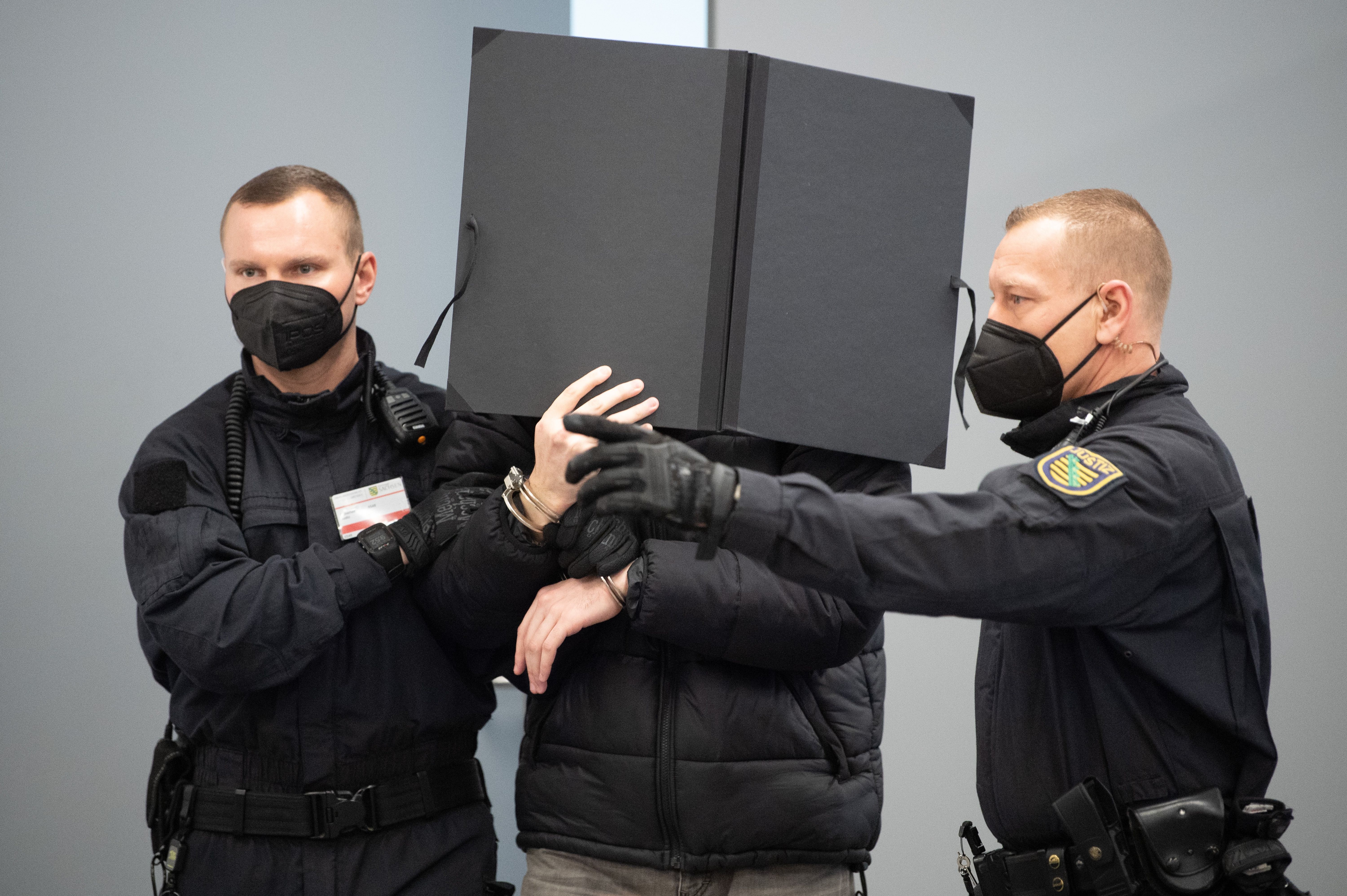 Zwinger-Wachmann filmte Täter und hörte, wie sie sagten: „Los komm, mach schnell.“