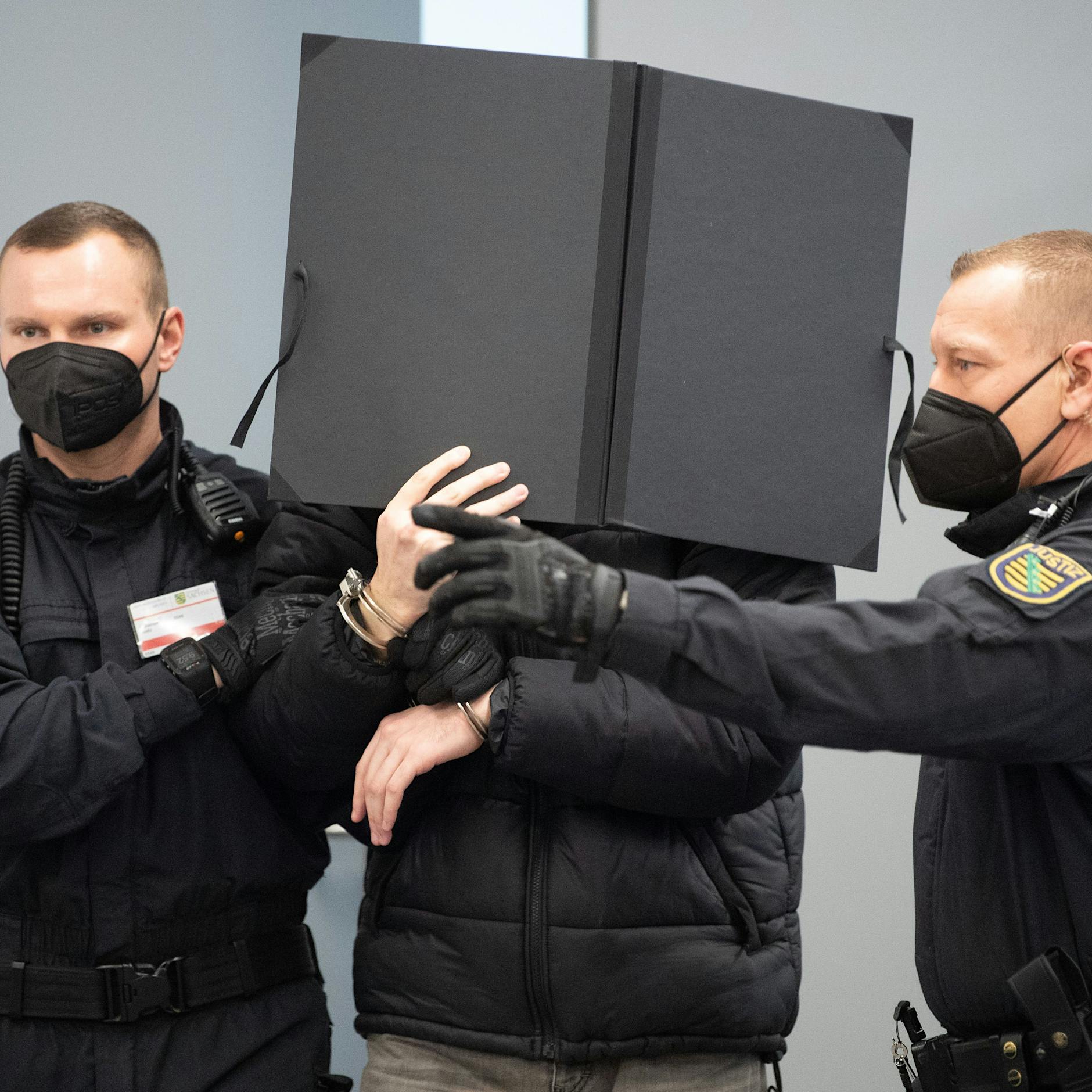 Zwinger-Wachmann filmte Täter und hörte, wie sie sagten: „Los komm, mach schnell.“