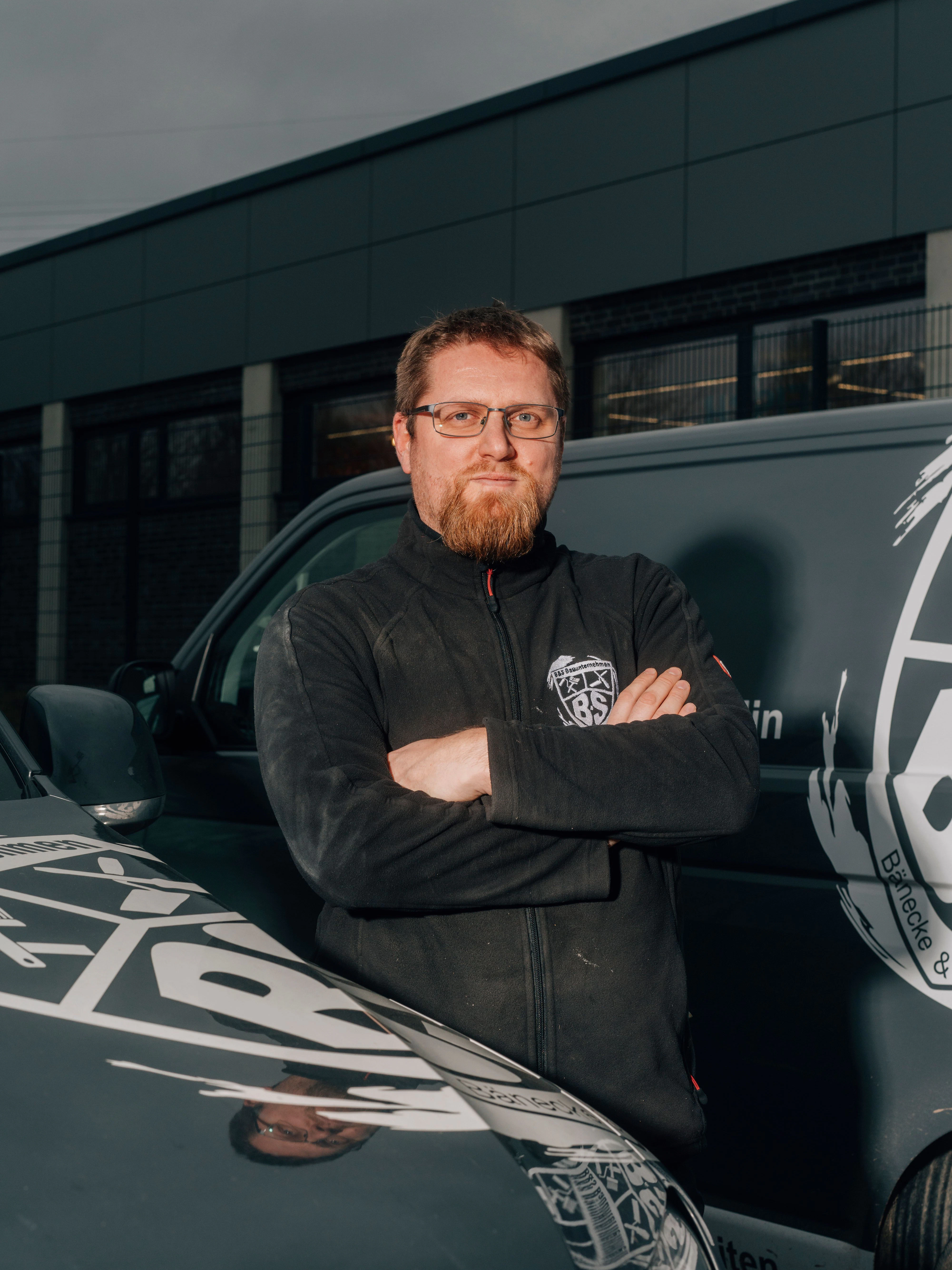 Handwerker Marcel Skowron sieht sich als Teil der Lösung – und nicht als Problem.