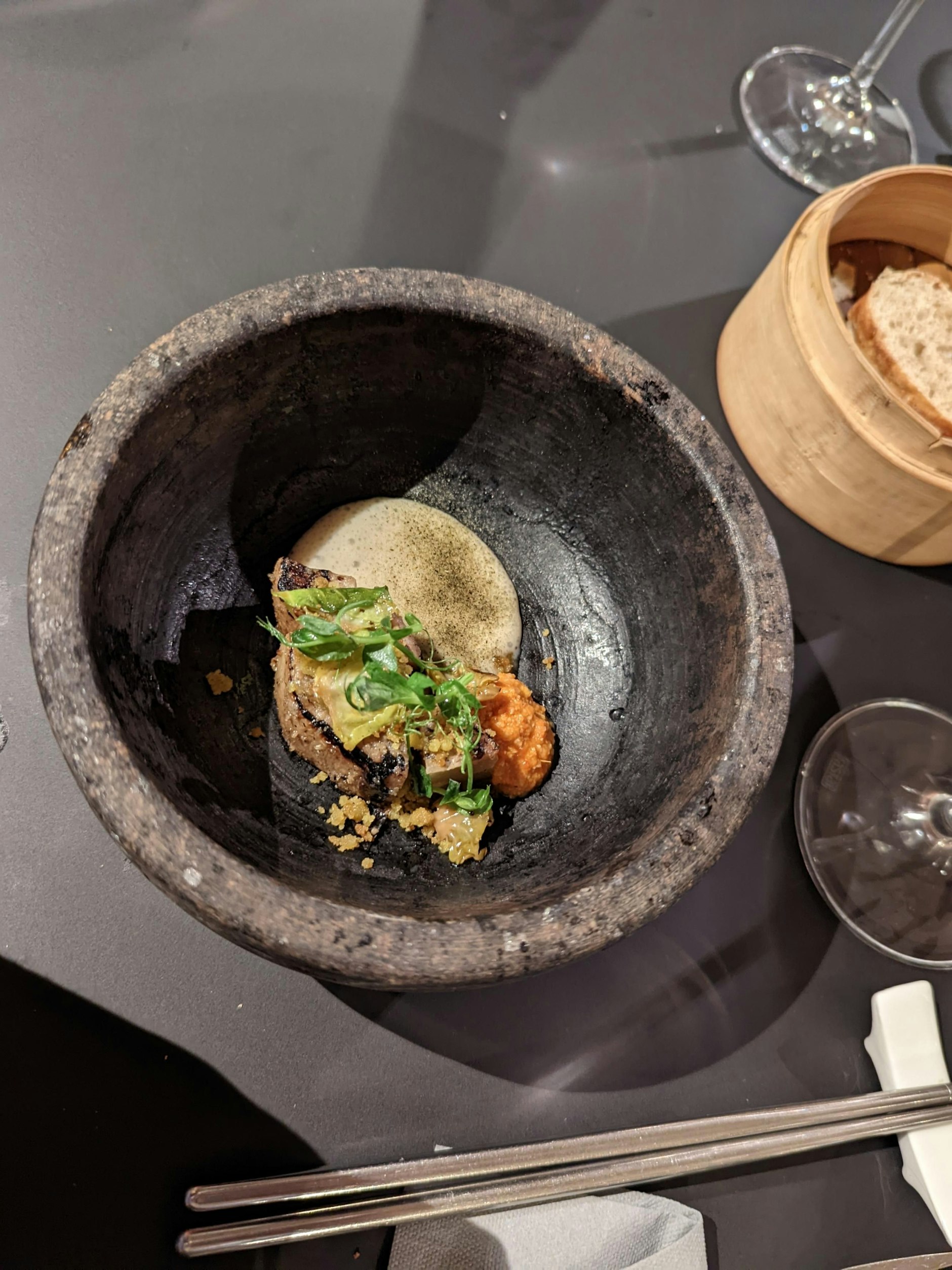 Die Rettichwurzel schmeckt gut, verblasst aber hinter der Dorade Rosé.