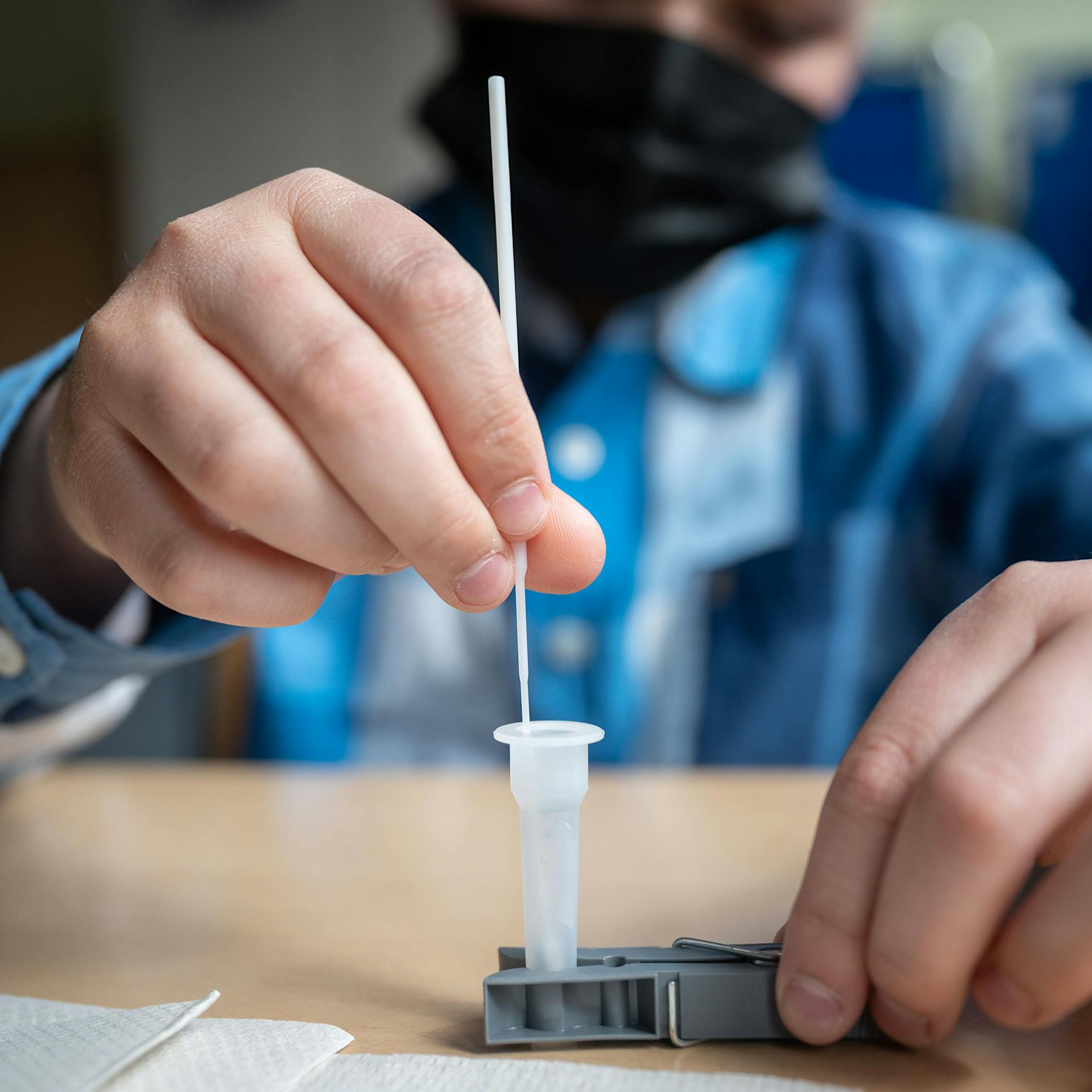 Anleitung für Corona-Selbsttests: DIESEN Fehler machen fast alle – und so machen Sie es richtig!