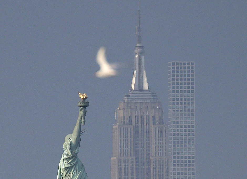 Ikonische Architektur: Freiheitsstatue, Empire State Building und 432 Park Avenue.