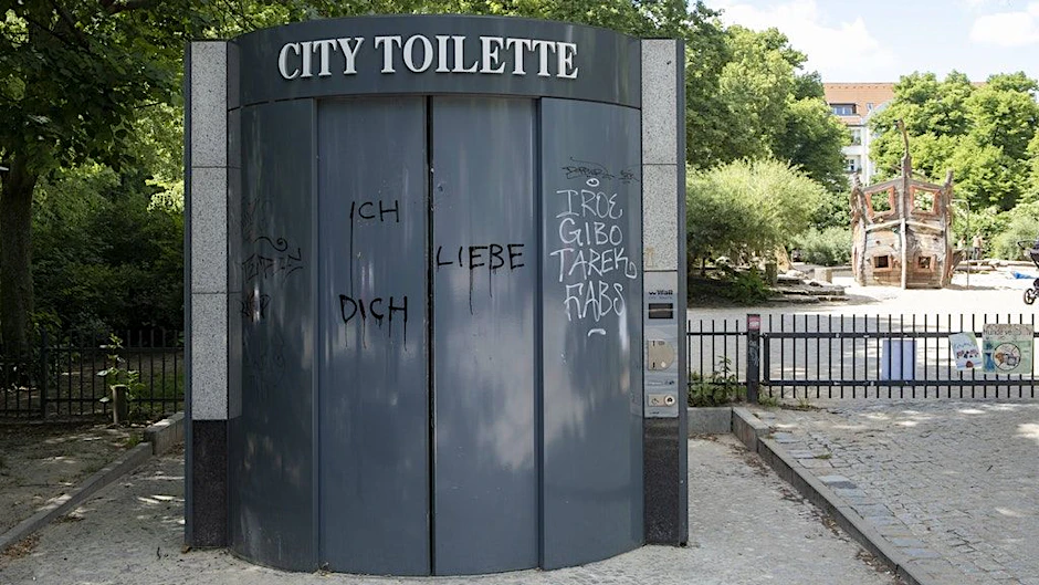 Eine City-Toilette der Firma Wall. Rund 500 Mal wurden diese stillen Örtchen geknackt.