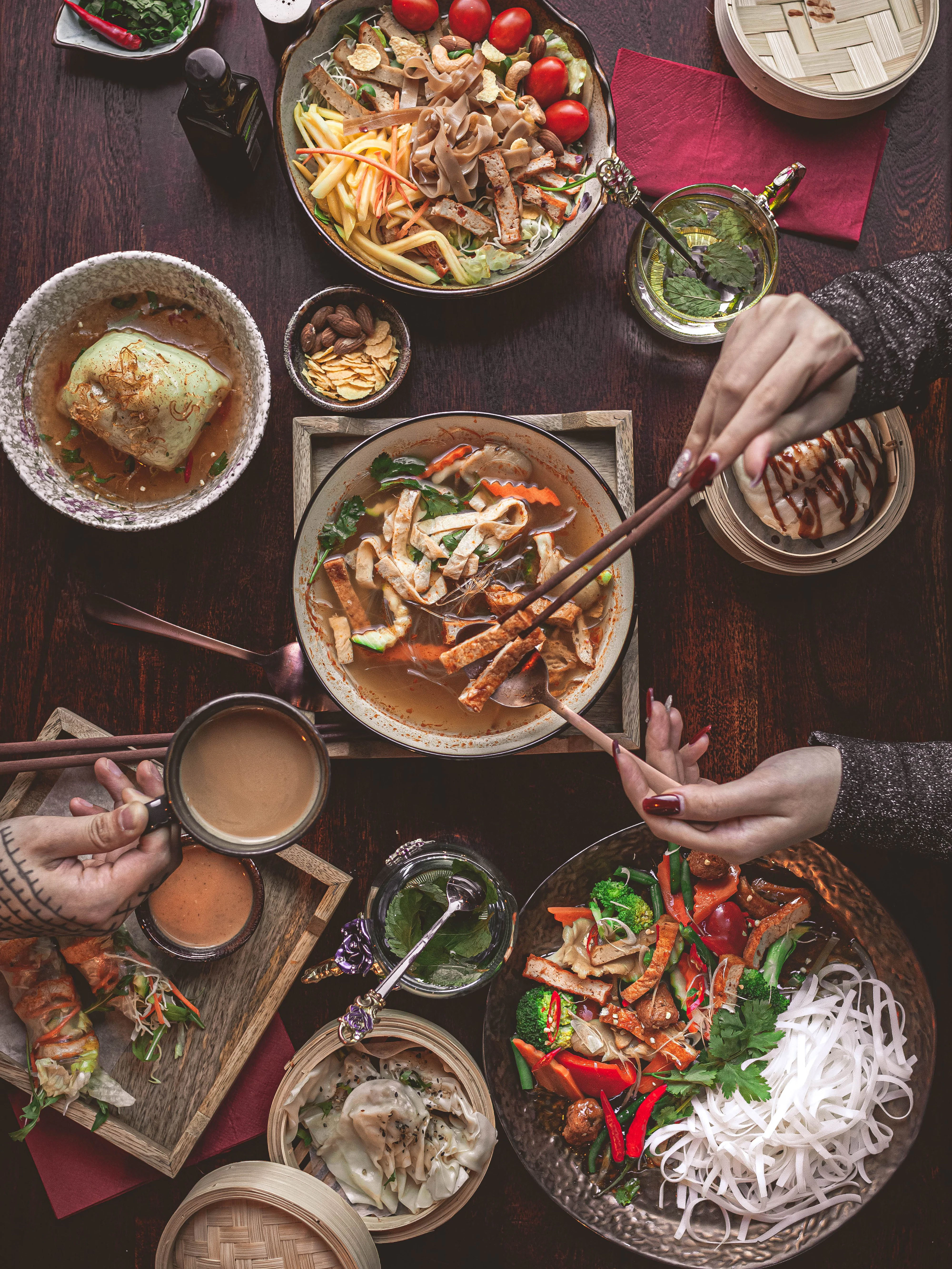 Reisnudeln, frisches Gemüse und Tofu bilden die Grundzutaten der Gerichte im Caphe Hoa.