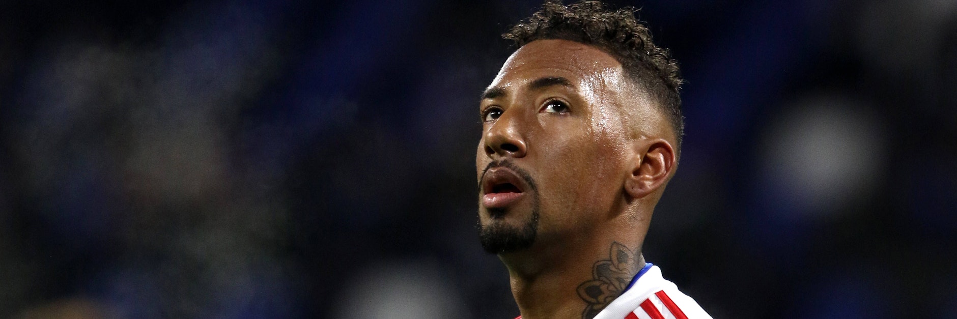 Jerome Boateng wird gerade auch nicht in Frankreich glücklich. Lyons Coach Bosz gab ihm eine Denkpause.