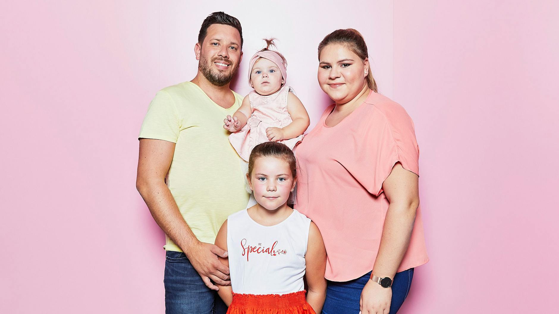 Sylvana und Flo haben mit Celina und Anastasia zwei gemeinsame Kinder. Dieses Foto ist allerdings inzwischen rund ein Jahr alt.