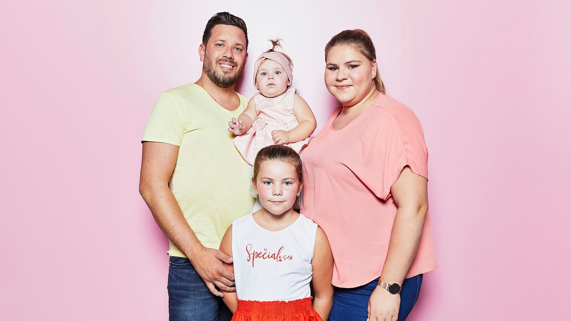 Sylvana und Flo haben mit Celina und Anastasia zwei gemeinsame Kinder. Dieses Foto ist allerdings inzwischen rund ein Jahr alt.