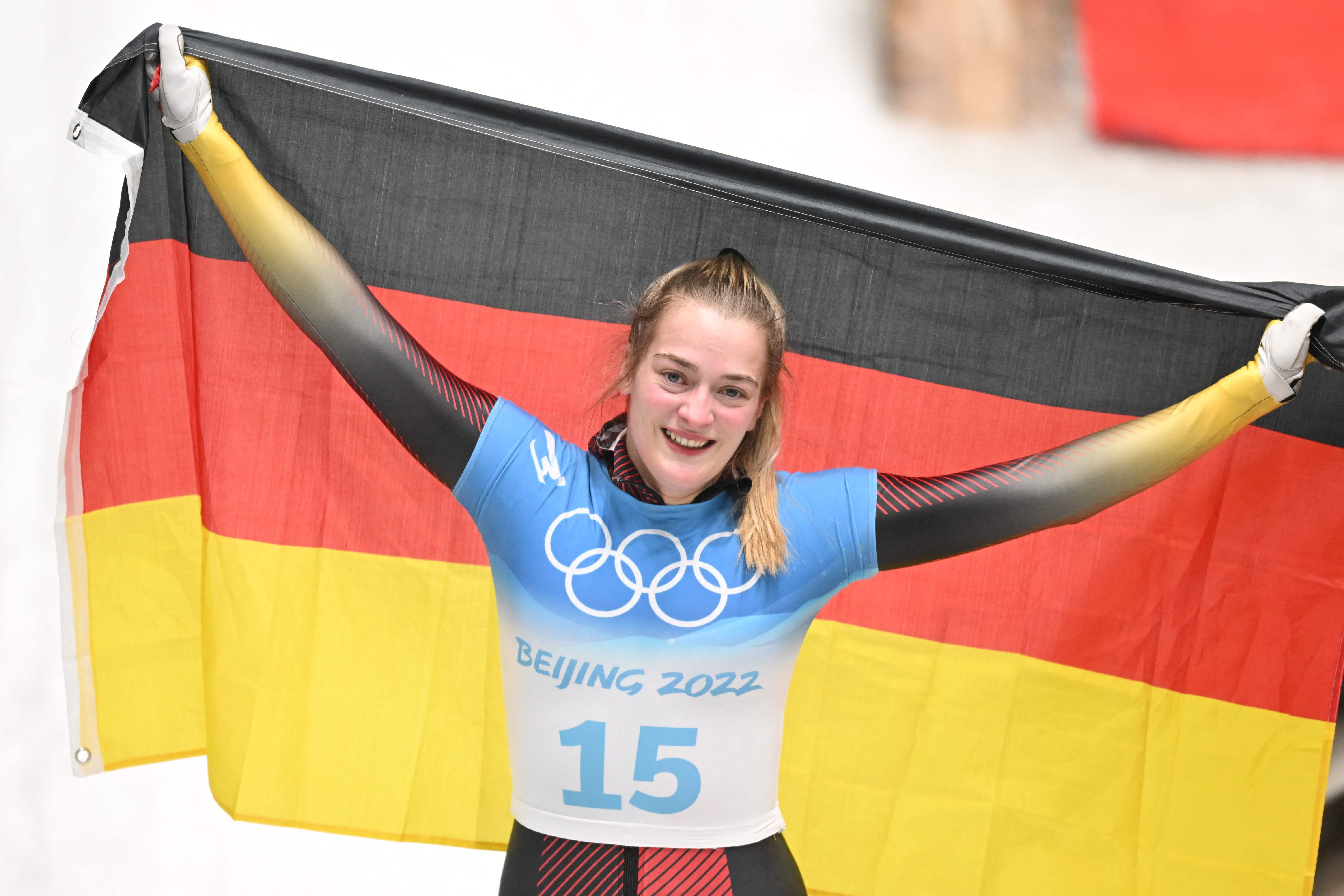 Image - Olympia 2022 in Peking, der Samstag auf einen Blick: +++ Hannah Neise rast zu Skeleton-Gold +++ Karl Geiger holt Bronze +++ Deutsche Langlauf-Staffel überrascht mit Silber +++