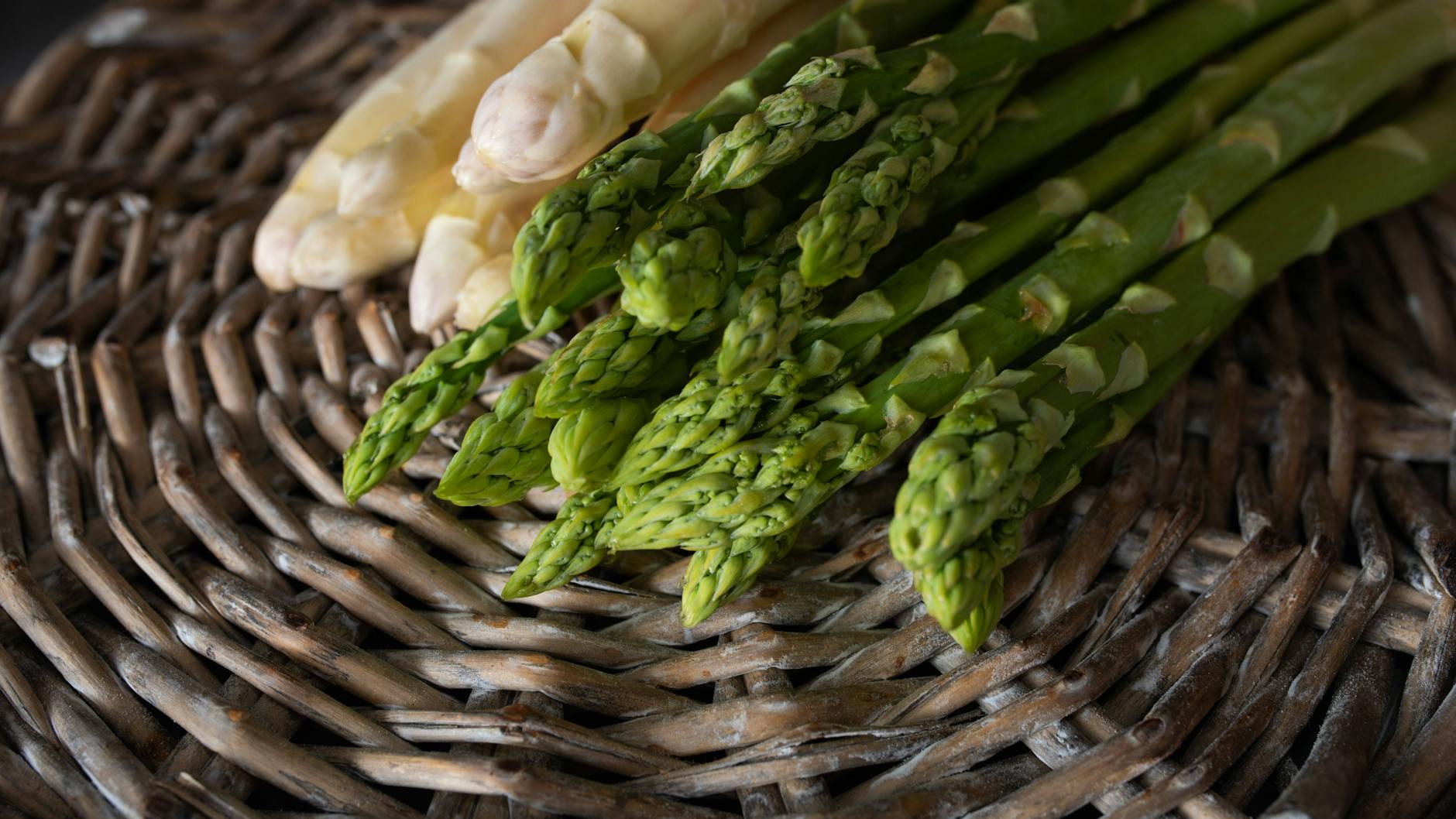 Ob grüner Spargel oder weißer Spargel: Beides hat seine Liebhaber.