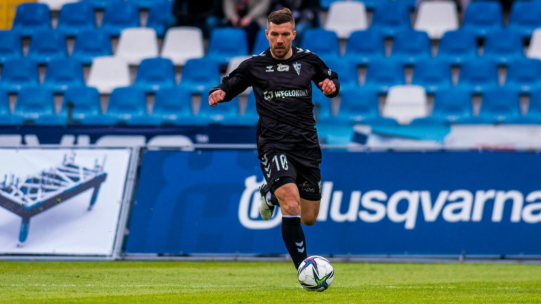 Lukas Podolski steht noch regelmäßig für Górnik Zabrze auf dem Fußballplatz.