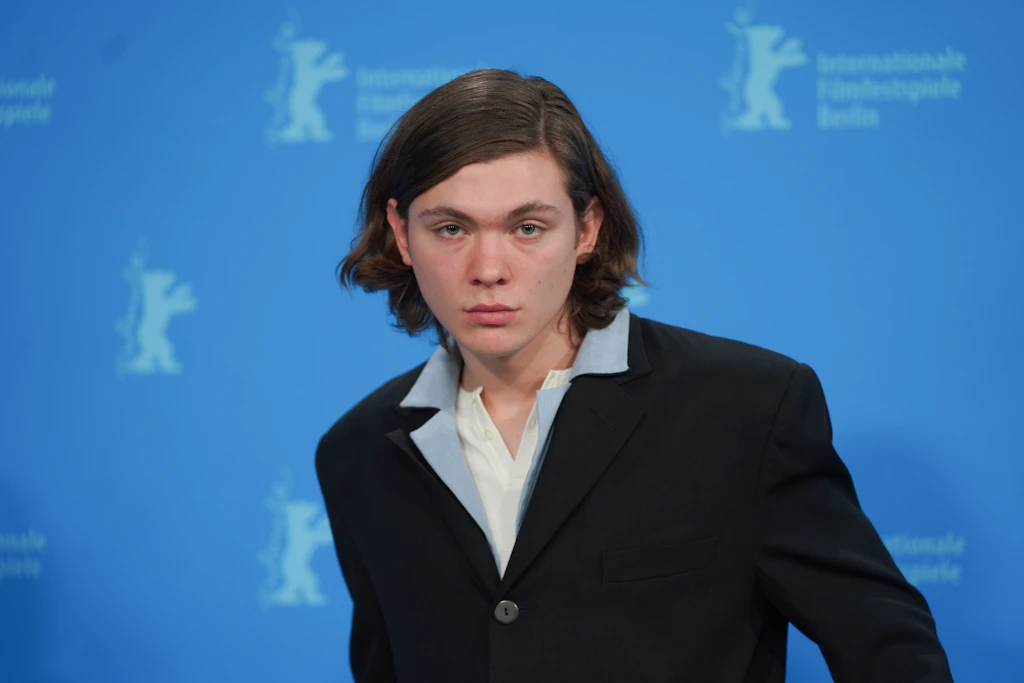 Gibt es das heute wirklich noch? Berlinale-Star Milan Herms wurde in der Sauna entdeckt. Und SO lief das Ganze ab