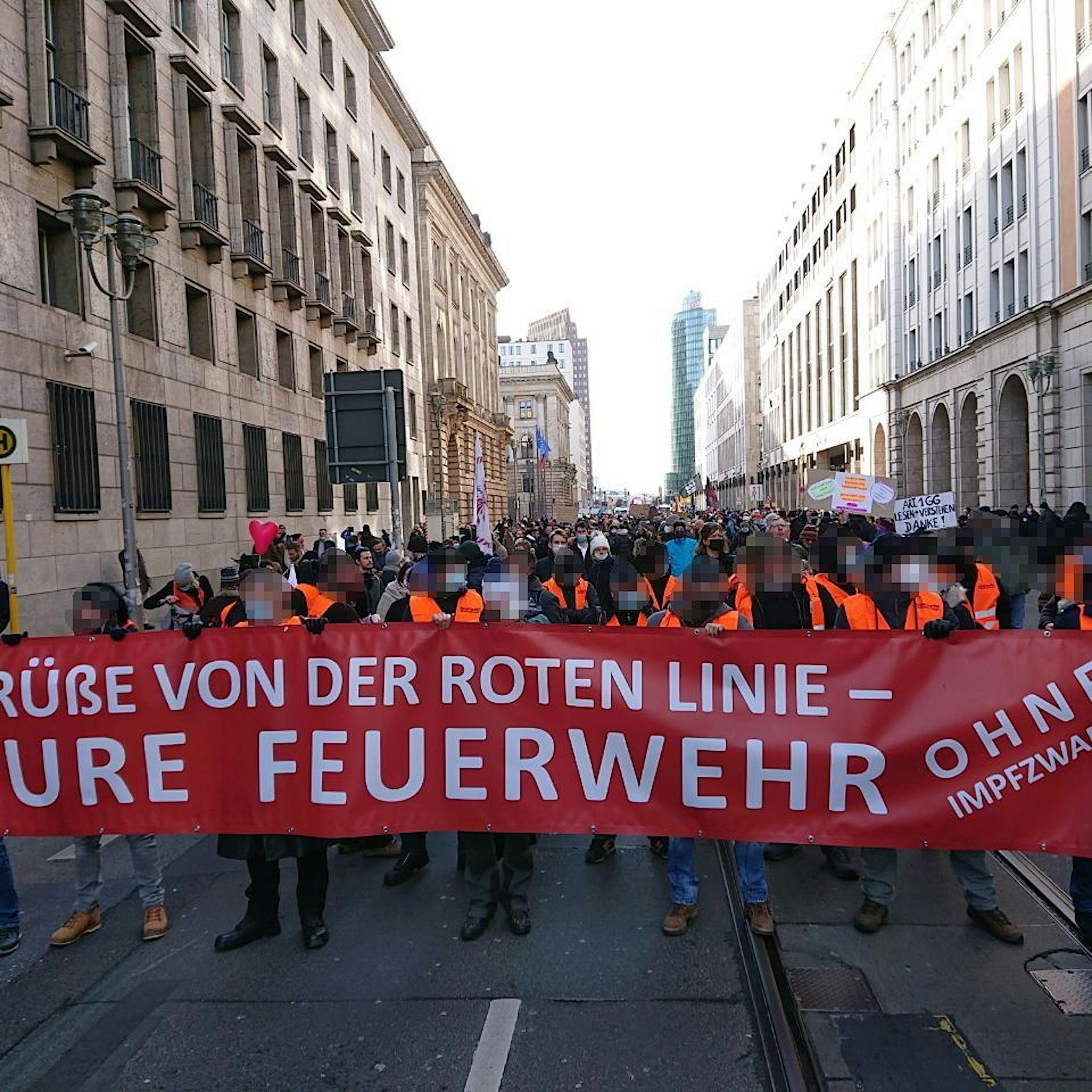 Berliner Feuerwehrmänner warnen: Impfpflicht gefährdet Sicherheit der Stadt