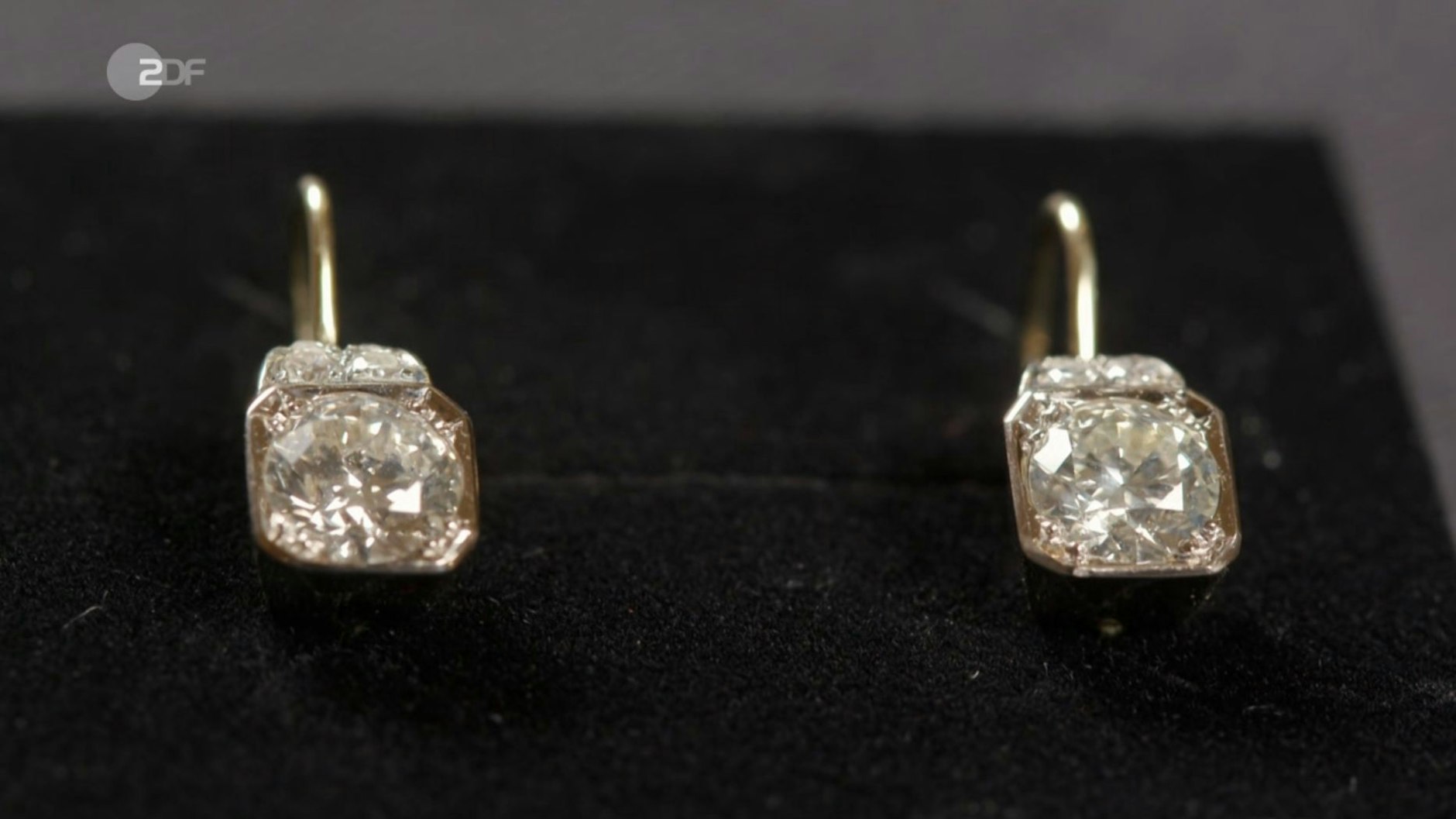 Nach ihrem Mega-Deal bei&nbsp;„Bares für Rares“ ließ Elke Velten aus dem Ring diese Ohrringe fertigen.