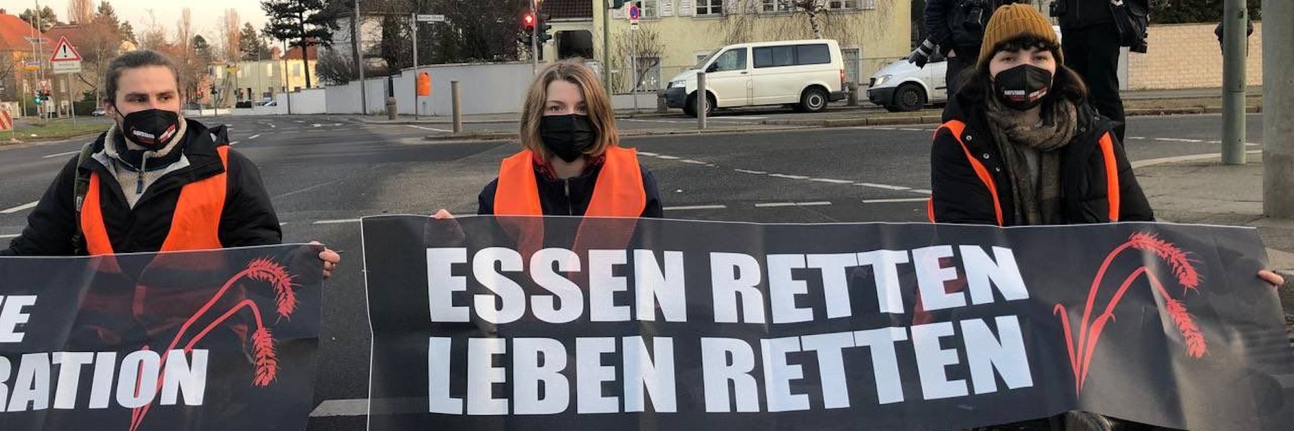Autobahn-Blockade: Am Morgen wurde die Ausfahrt Konstanzer Straße in Charlottenburg-Wilmersdorf von Aktivisten lahngelegt.