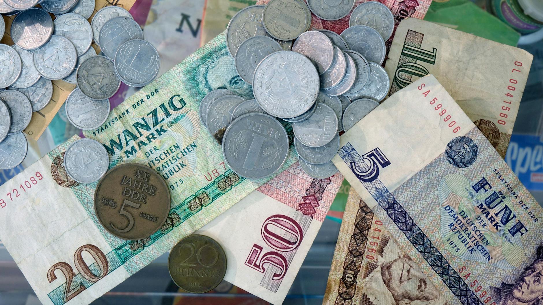 Scheine und Münzen – so sah es aus, das Geld in der DDR.