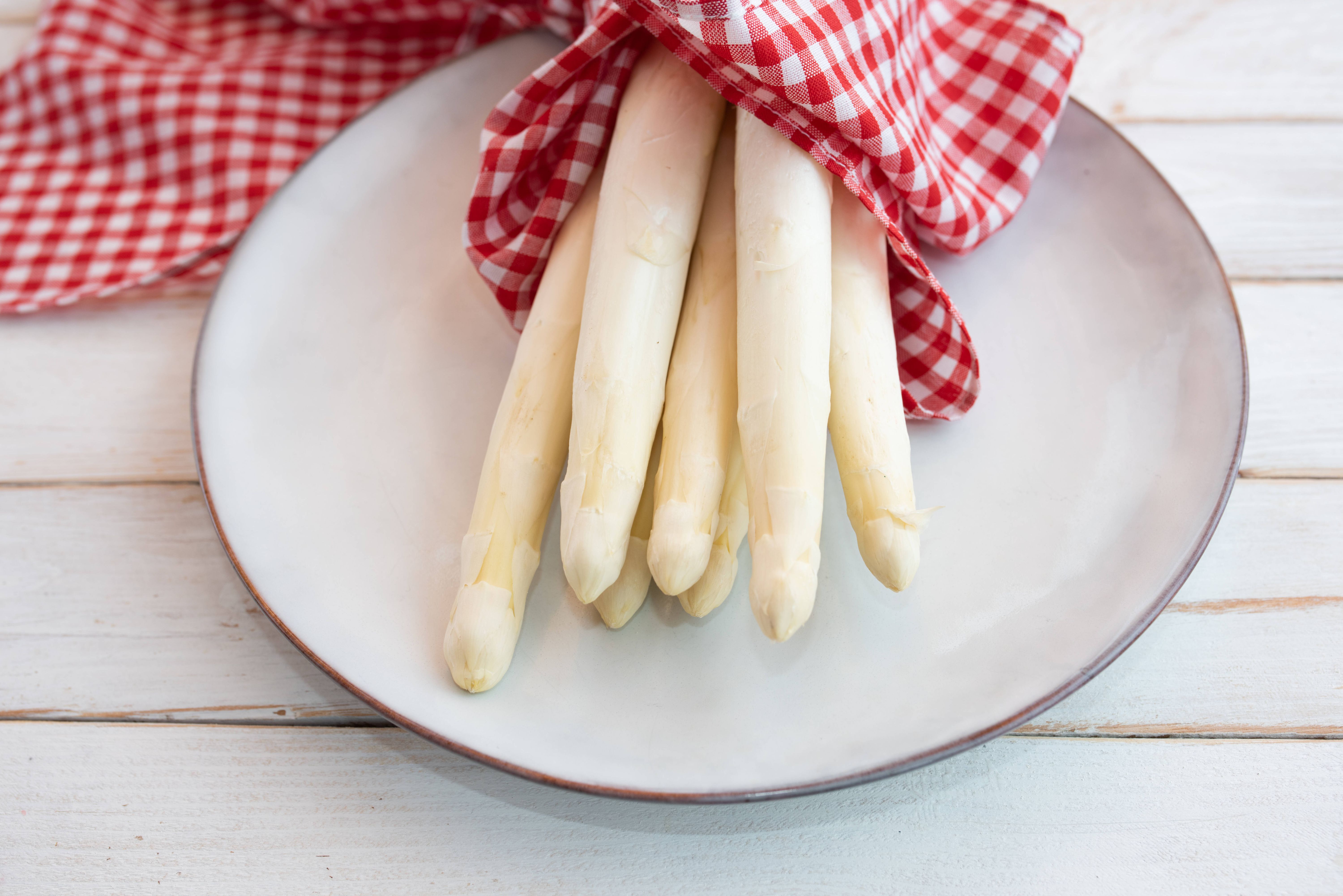 Weißer Spargel aus dem Ofen: Dieses leckere Rezept ist eine echte Geschmacks-Bombe!