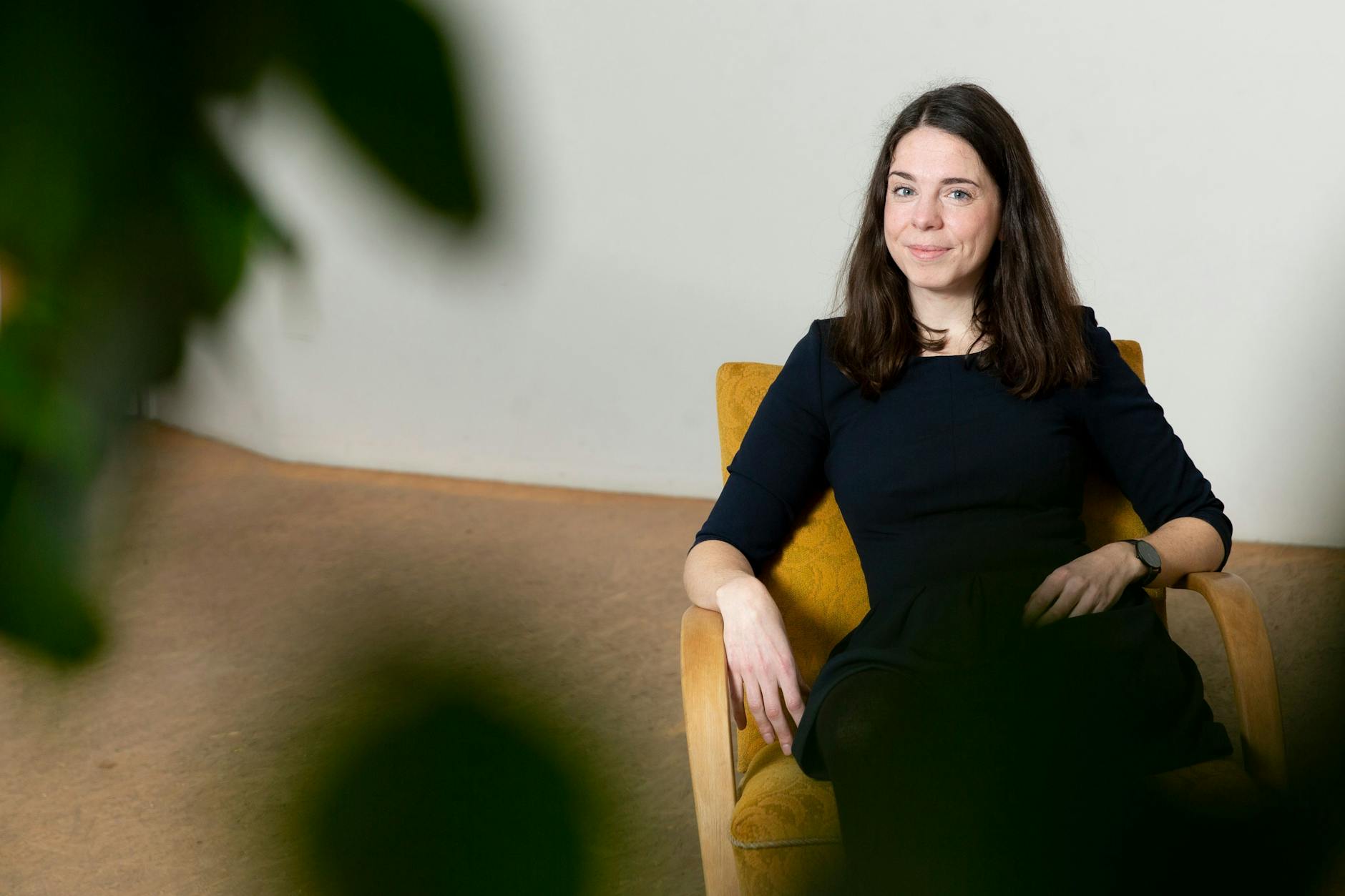 Julia Schneider in ihrem Wahlkreisbüro in Weißensee