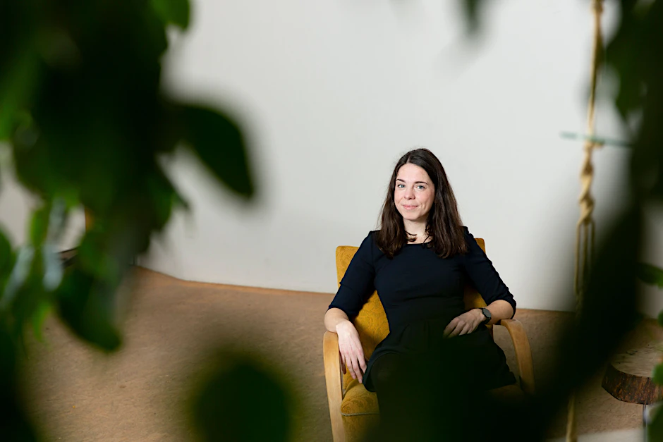 Julia Schneider in ihrem Wahlkreisbüro in Weißensee