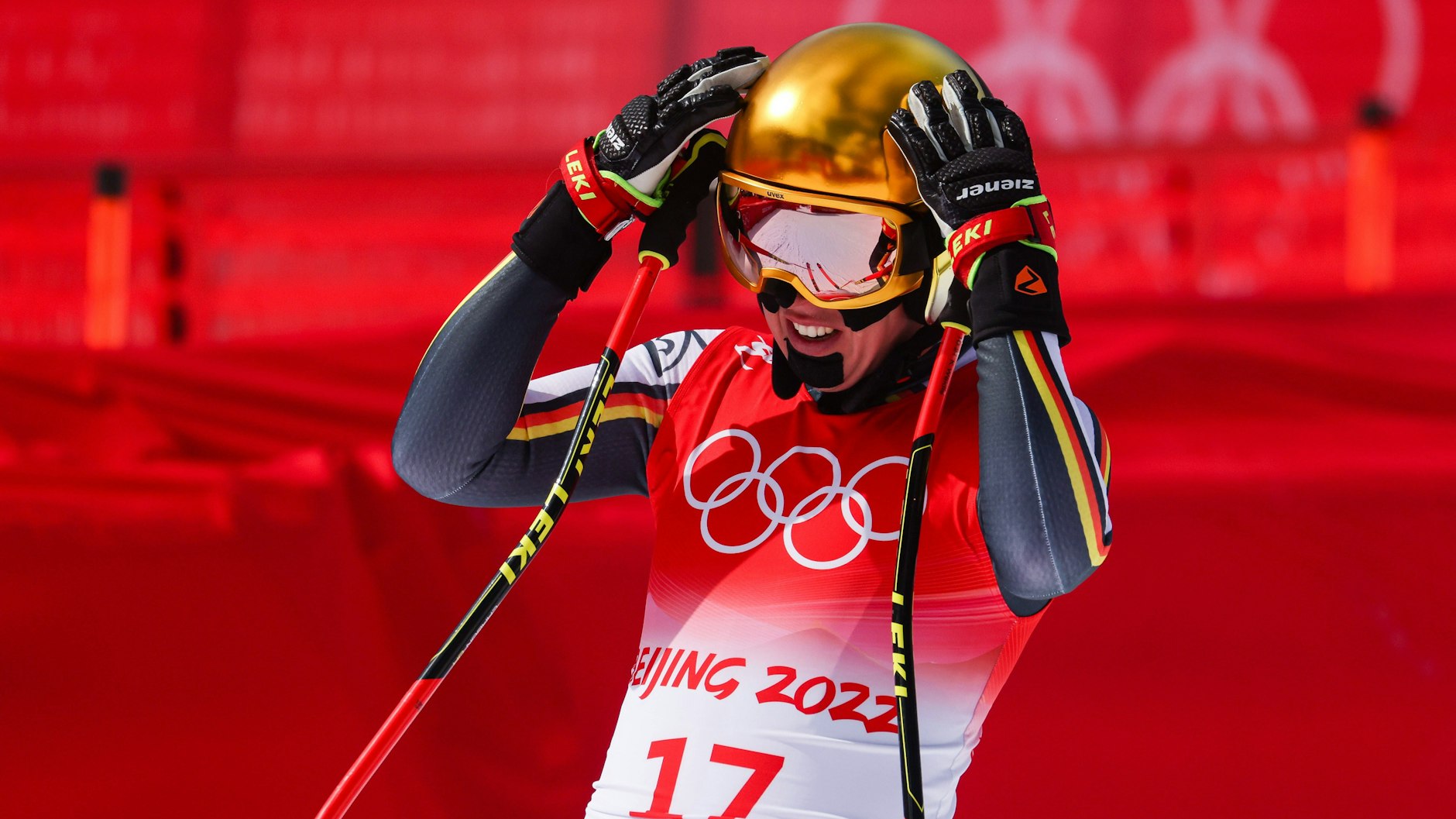 Zum Helm raufen: Abfahrerin Kira Weidle holte bei Olympia wegen 0,14 Sekunden nur Blech.