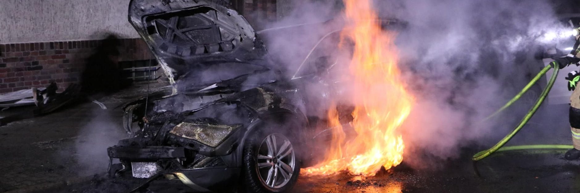 Im März brannten wieder mal Autos in Britz – ein Fall für die EG Mittelklasse.