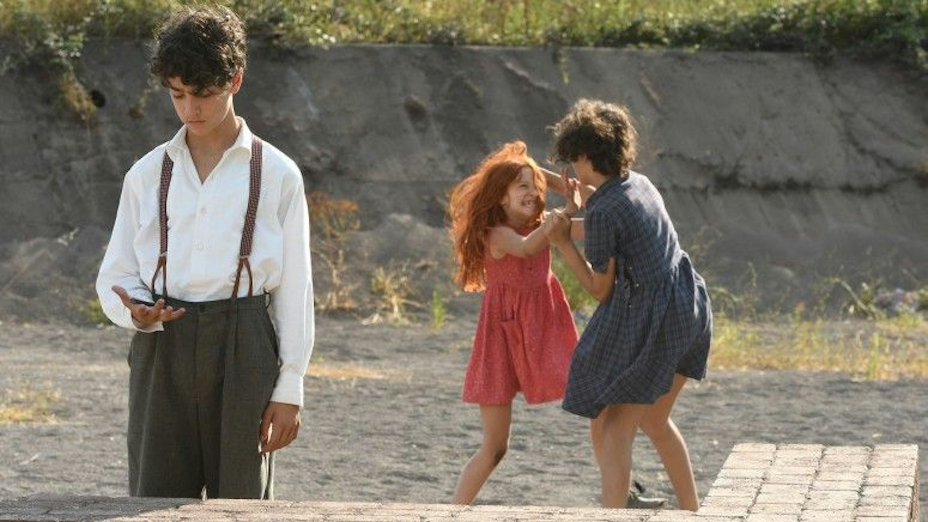 Szene aus dem Film „Leonora addio“:&nbsp;Bastianeddu (Matteo Pittiruti) hat den Nagel in der Hand.