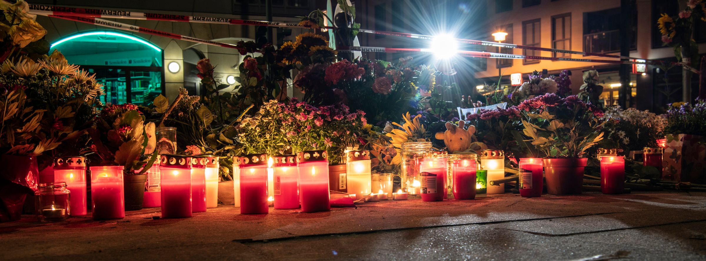 SUV-Drama in der Invalidenstraße: Mutter muss Sohn (3) sterben sehen – „Wir krümmen uns vor Schmerz. Wir weinen und weinen und weinen“