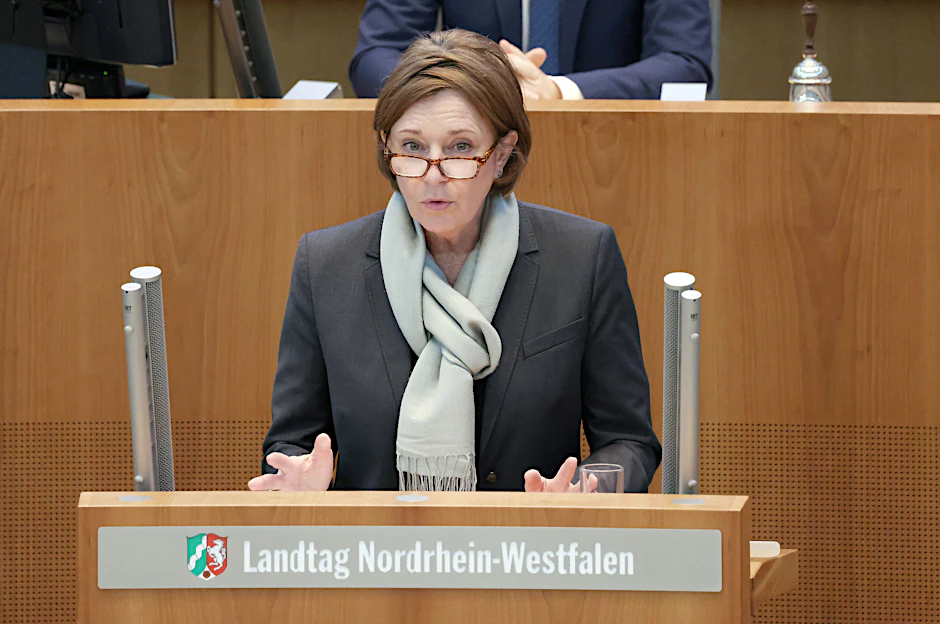 Nordrhein-Westfalens Schulministerin Yvonne Gebauer (FDP) hat sich dafür starkgemacht, am Donnerstag zur Sicherheit der Kinder die Schulen zu schließen.
