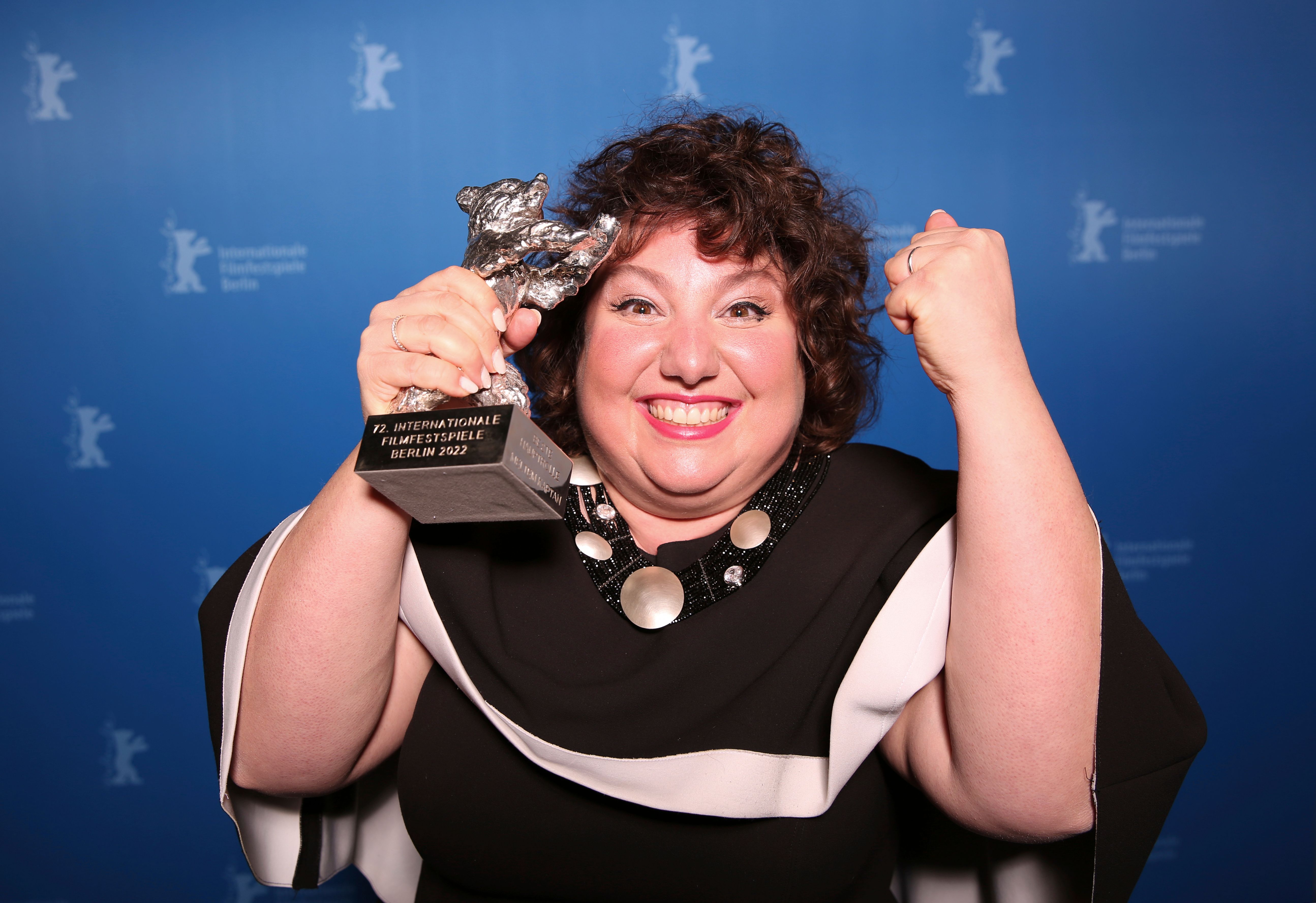 Image - Schauspielerin Meltem Kaptan im Glück! Silberne Berlinale-Bären gehen nach Deutschland. Warum in diesem Jahr besonders die Männer schwächeln