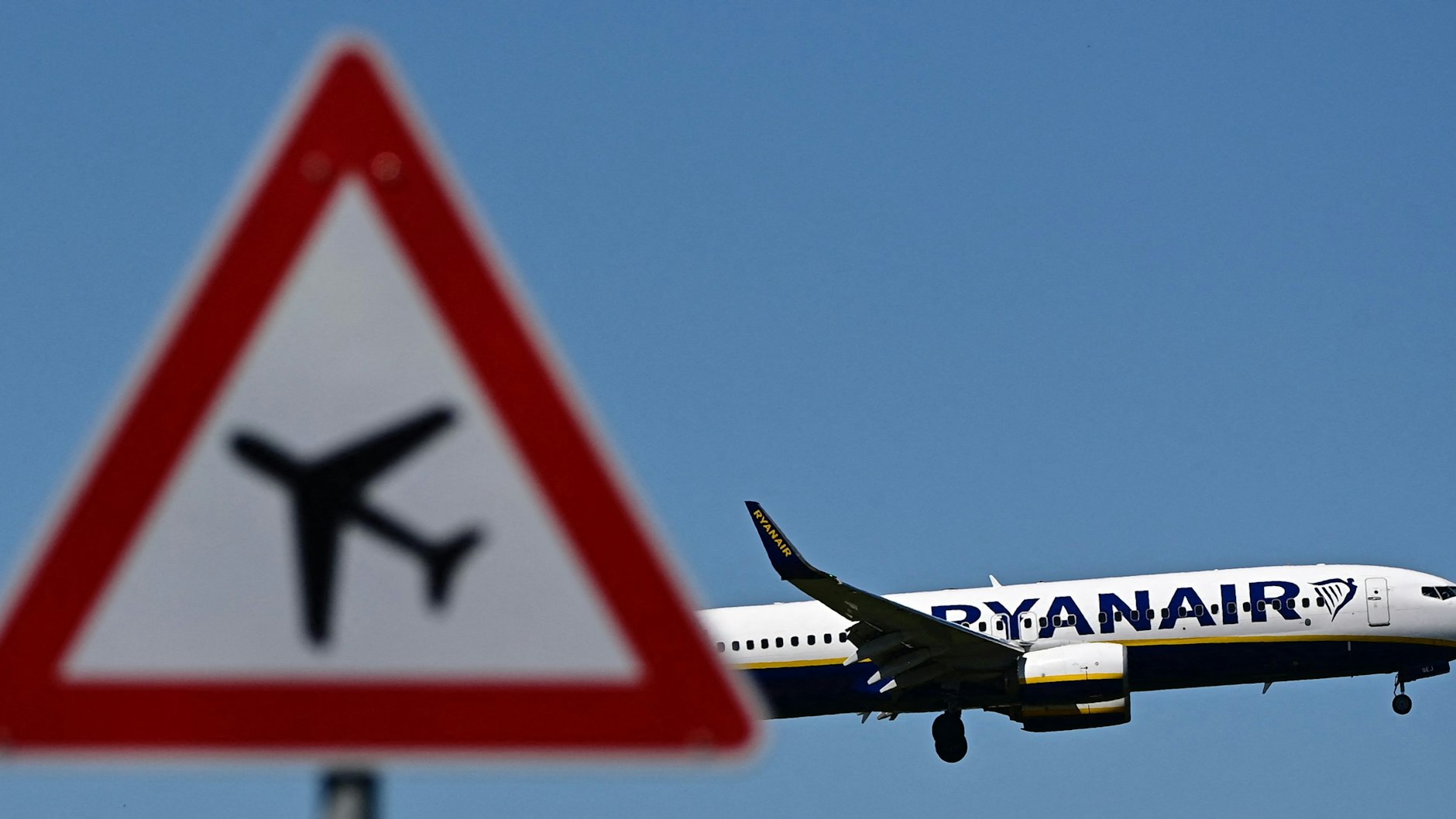 Im Anflug auf den BER: ein Ryanair-Flugzeug in Schönefeld.